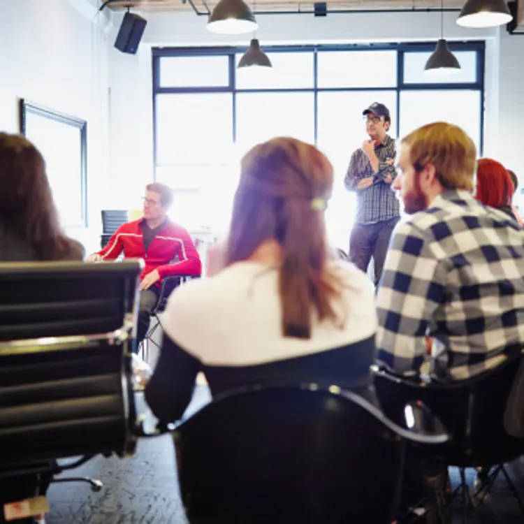 people-meeting-office