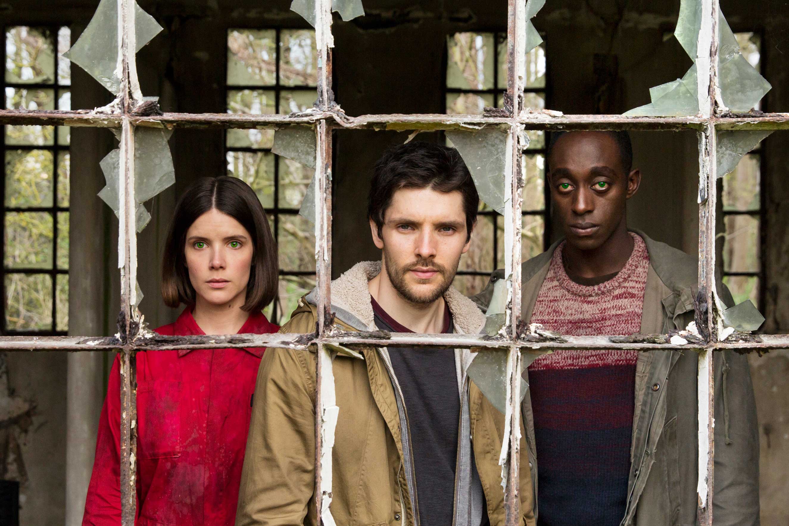 humans-amc-sonya-cassidy-colin-morgan-ivanno-jeremiah