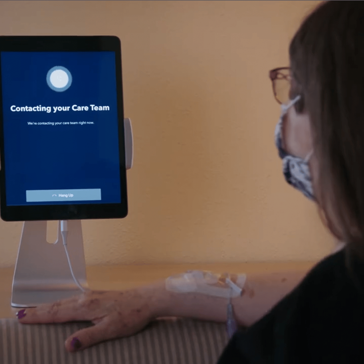 A Kaiser Permanente patient receives hospital-level care at home.