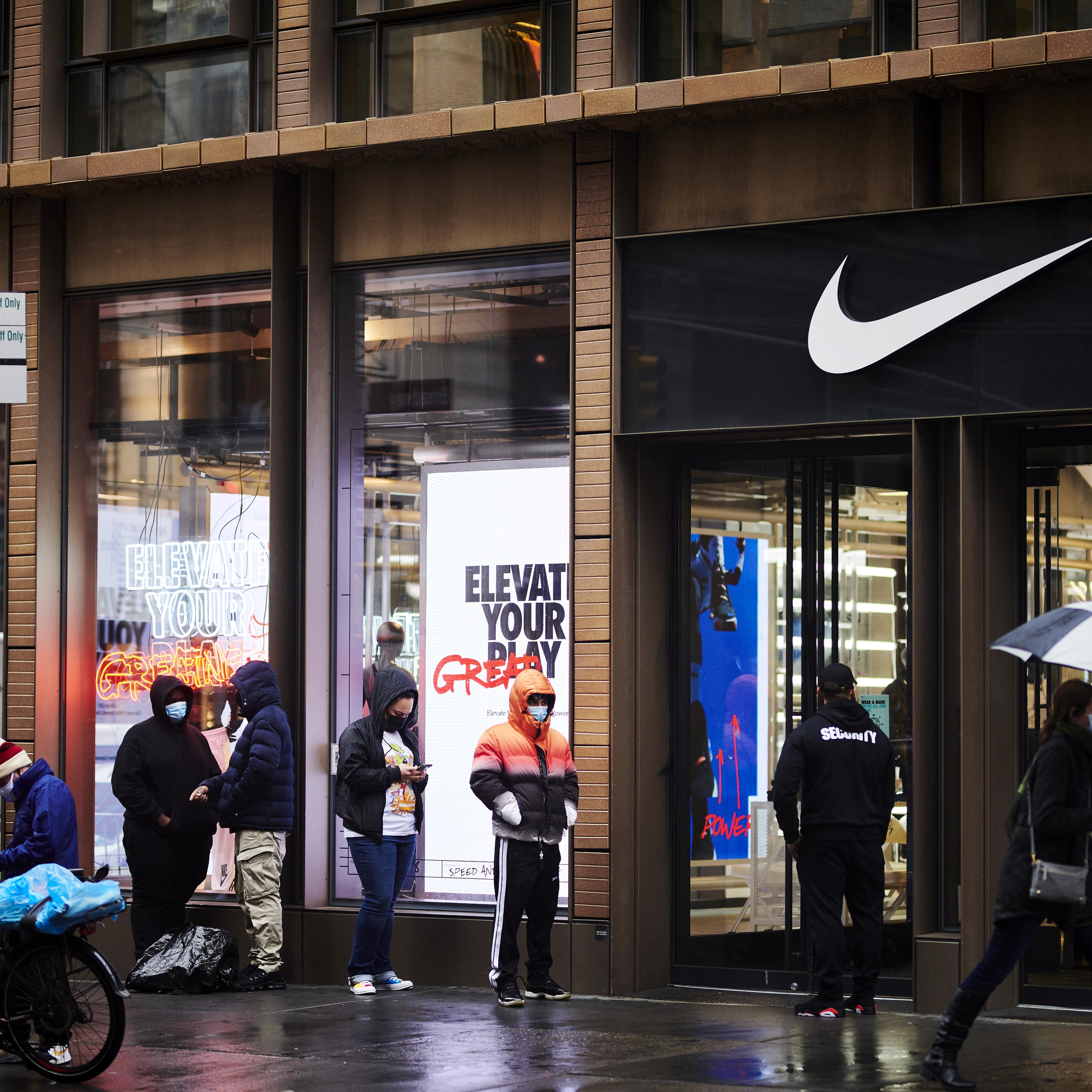 Shopping In NYC Ahead Of Retail Figures