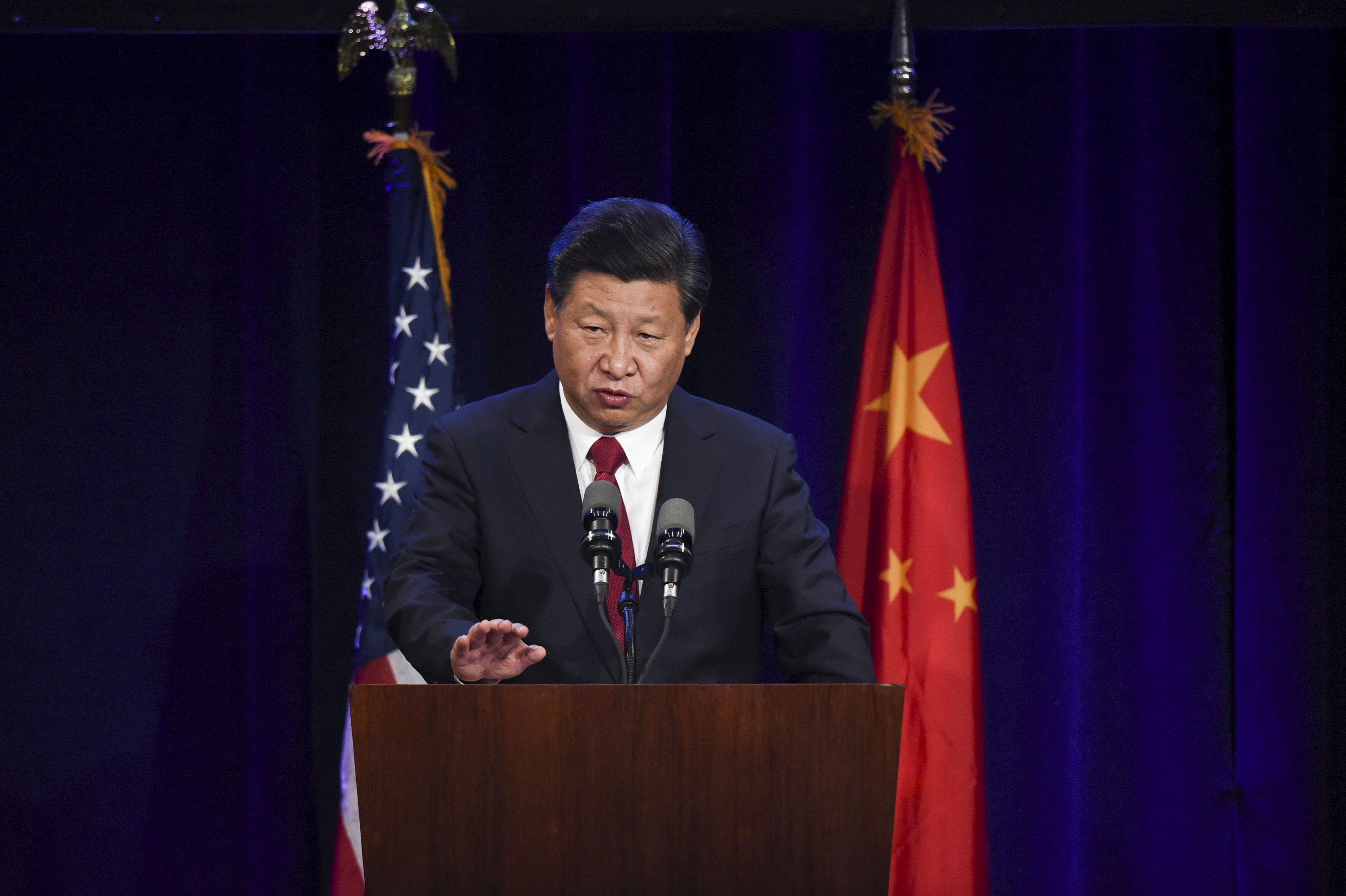 Chinese President Xi Jinping delivers a policy speech to Chinese and United States CEOs during a dinner reception in Seattle, Washington