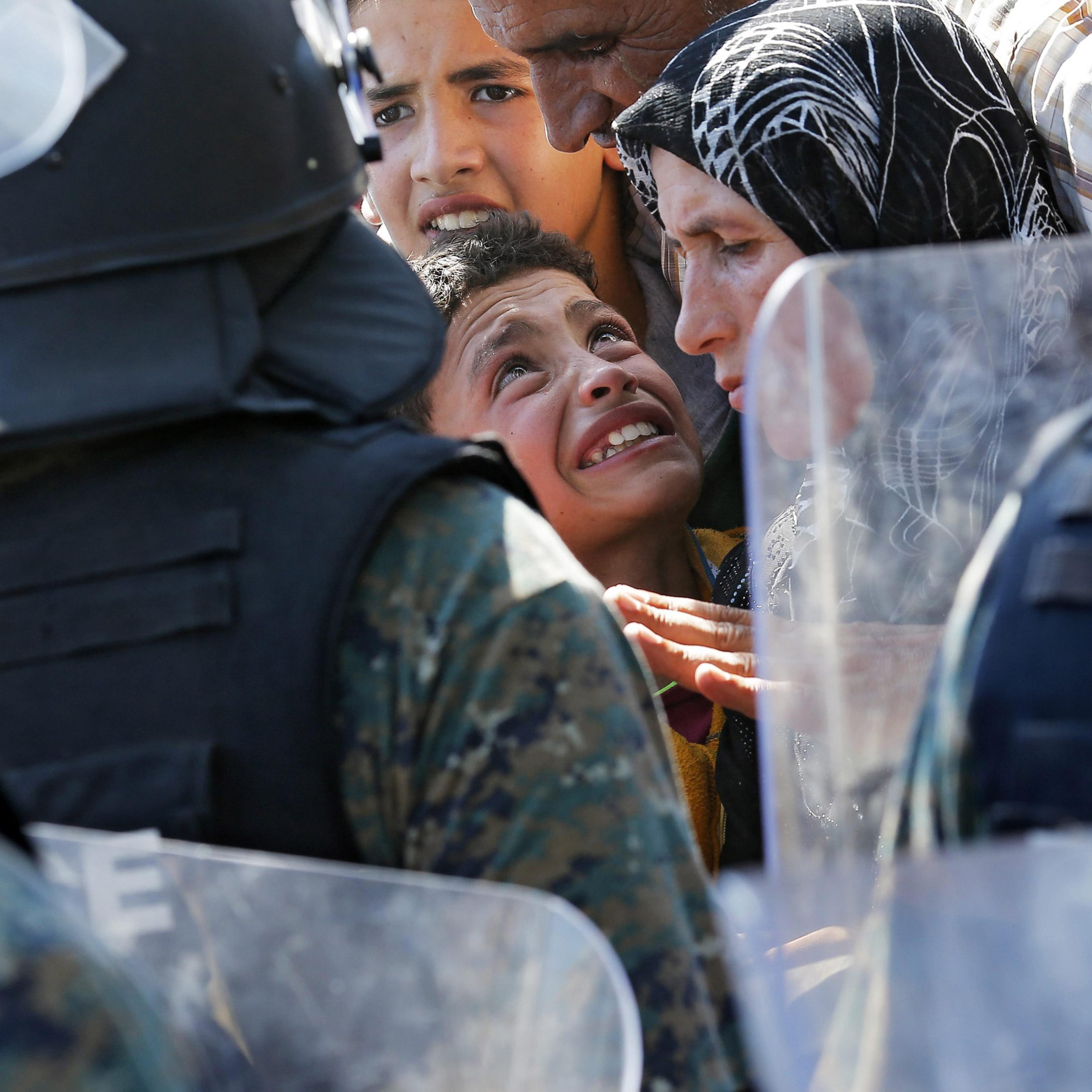 Migrants rush Greece Macedonia Border September 2015
