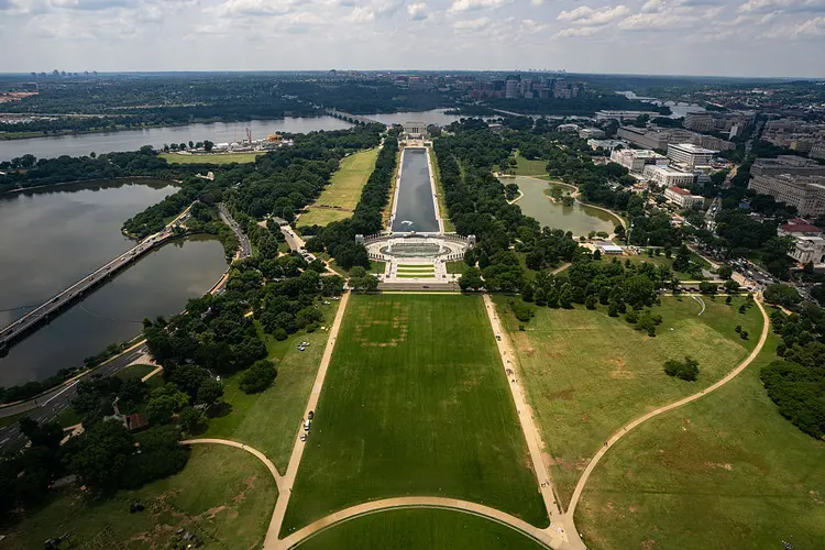 https://static.time.com/v3/assets/bltea6093859af6183b/bltd543cb36bfe97240/6a2ba82f8902a128726bd28f/national-mall-markings.jpg?branch=production&width=750&quality=75&auto=webp&crop=3:2%2Coffset-x100.00%2Coffset-y100.00