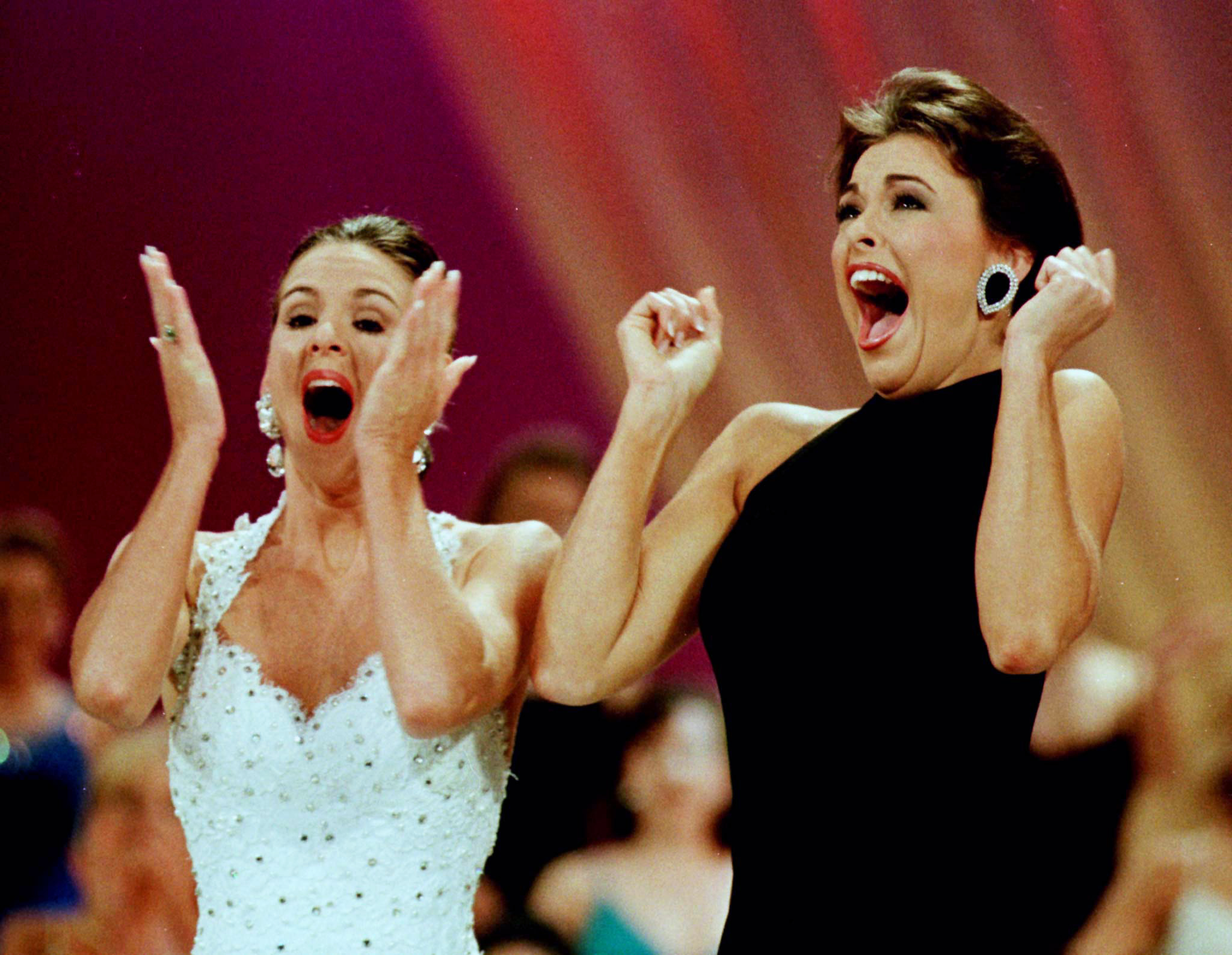 MISS AMERICA 1998 WINNER JOHNSON AND FIRST RUNNER UP BRADSHAW REACT.