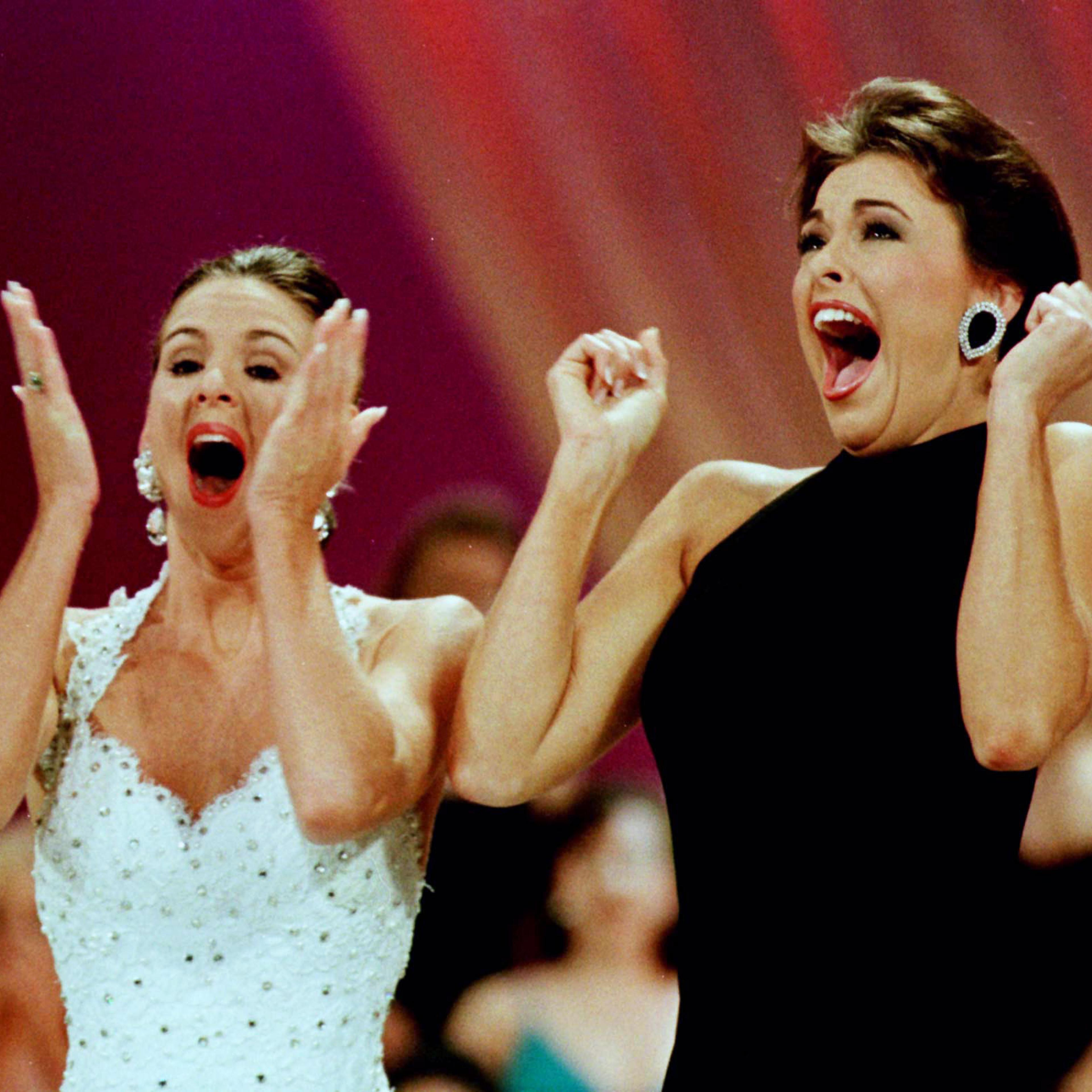 MISS AMERICA 1998 WINNER JOHNSON AND FIRST RUNNER UP BRADSHAW REACT.