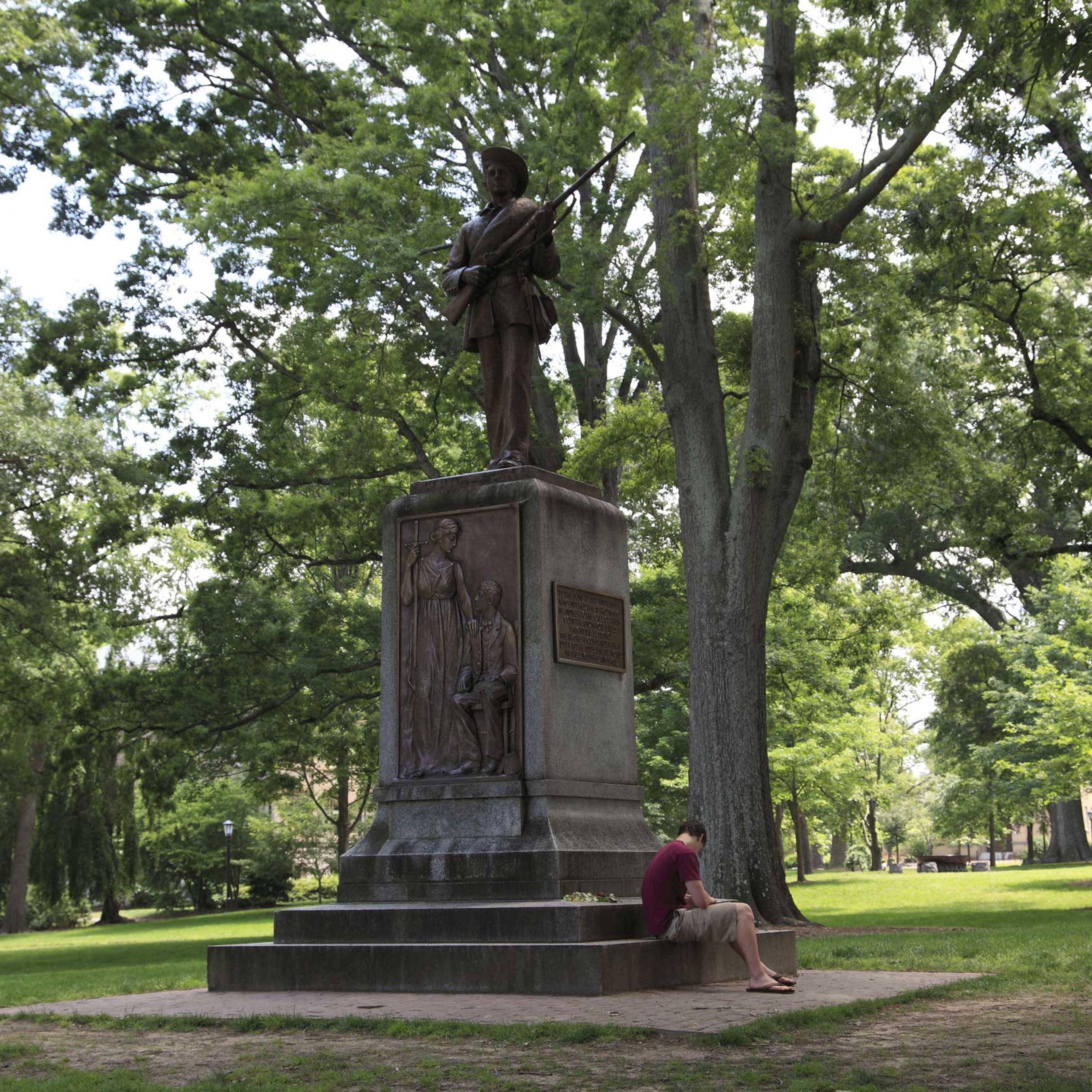 Silent Sam, monument to the 321 alumni of UNC who died in the Civil War, University of North Carolina, Chapel Hill, USA