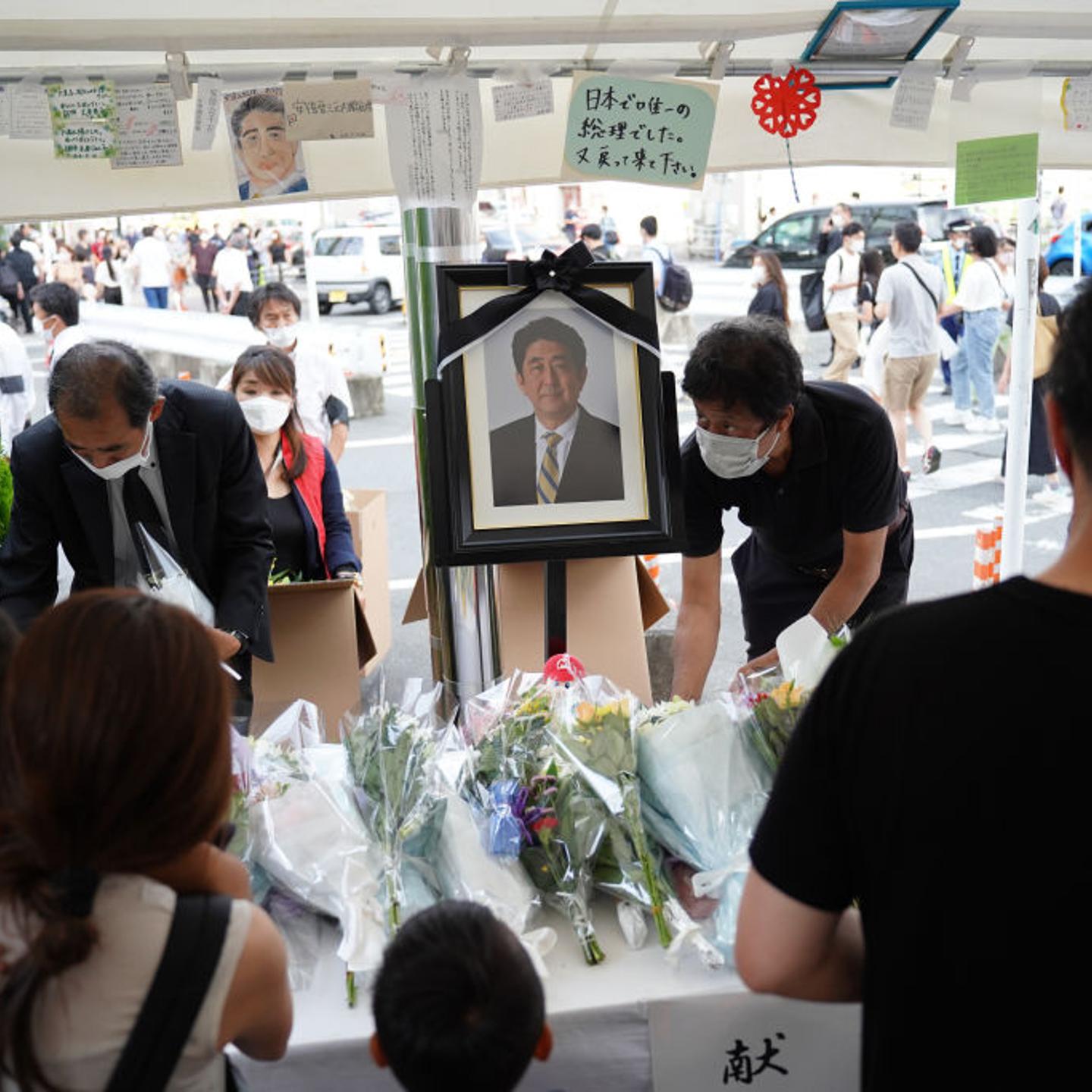 abe-mourners