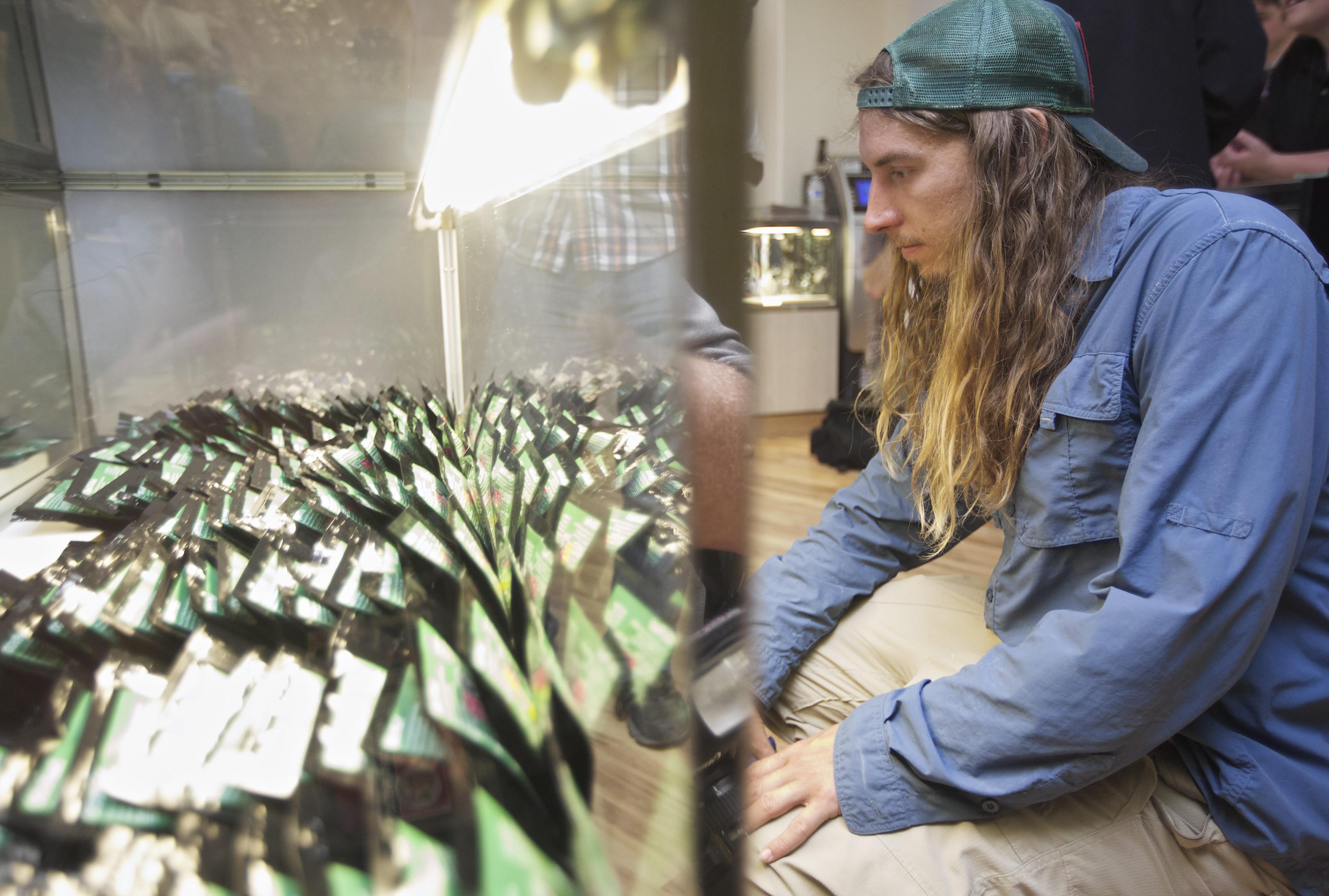 Recreational Marijuana Retailers Begin Operating in Washington State
