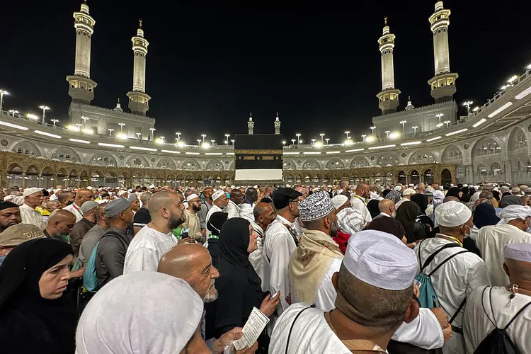 https://static.time.com/v3/assets/bltea6093859af6183b/bltd6413325b892aca8/6aaa891394866df2c5542b0d/mecca-houthi-strike-sep16.jpg?branch=production&width=750&quality=75&auto=webp&crop=3:2