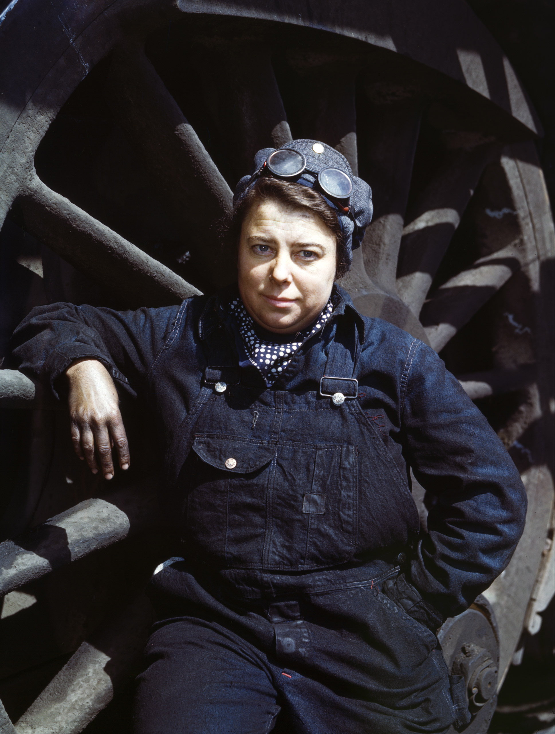 Rosie the Riveter History: See 15 WWII Photos of Women Working