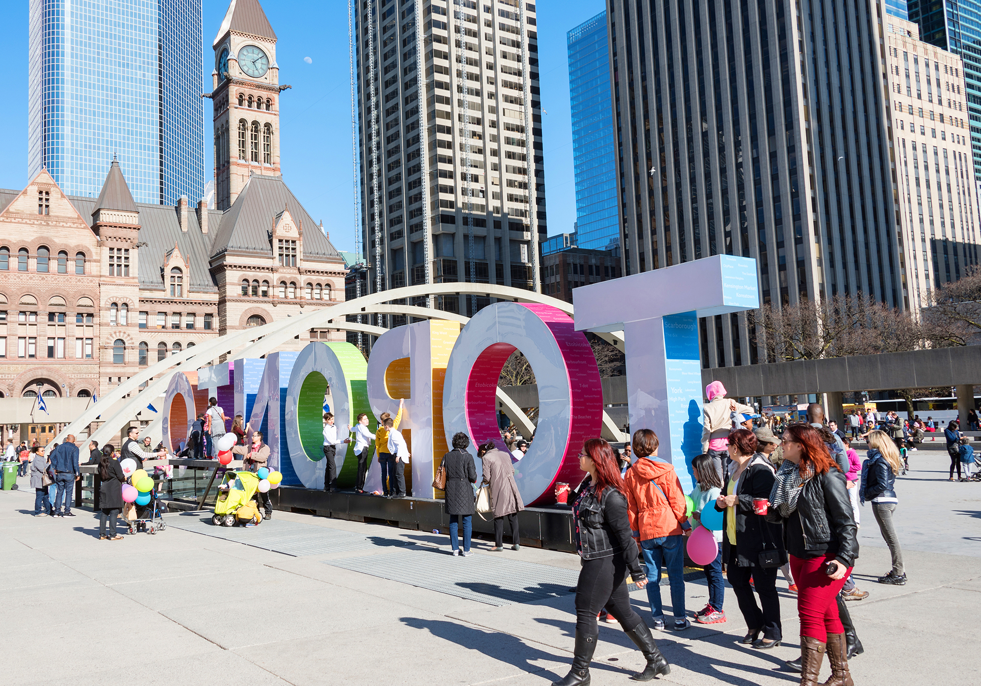Nathan Philips Square: People sitting near Toronto