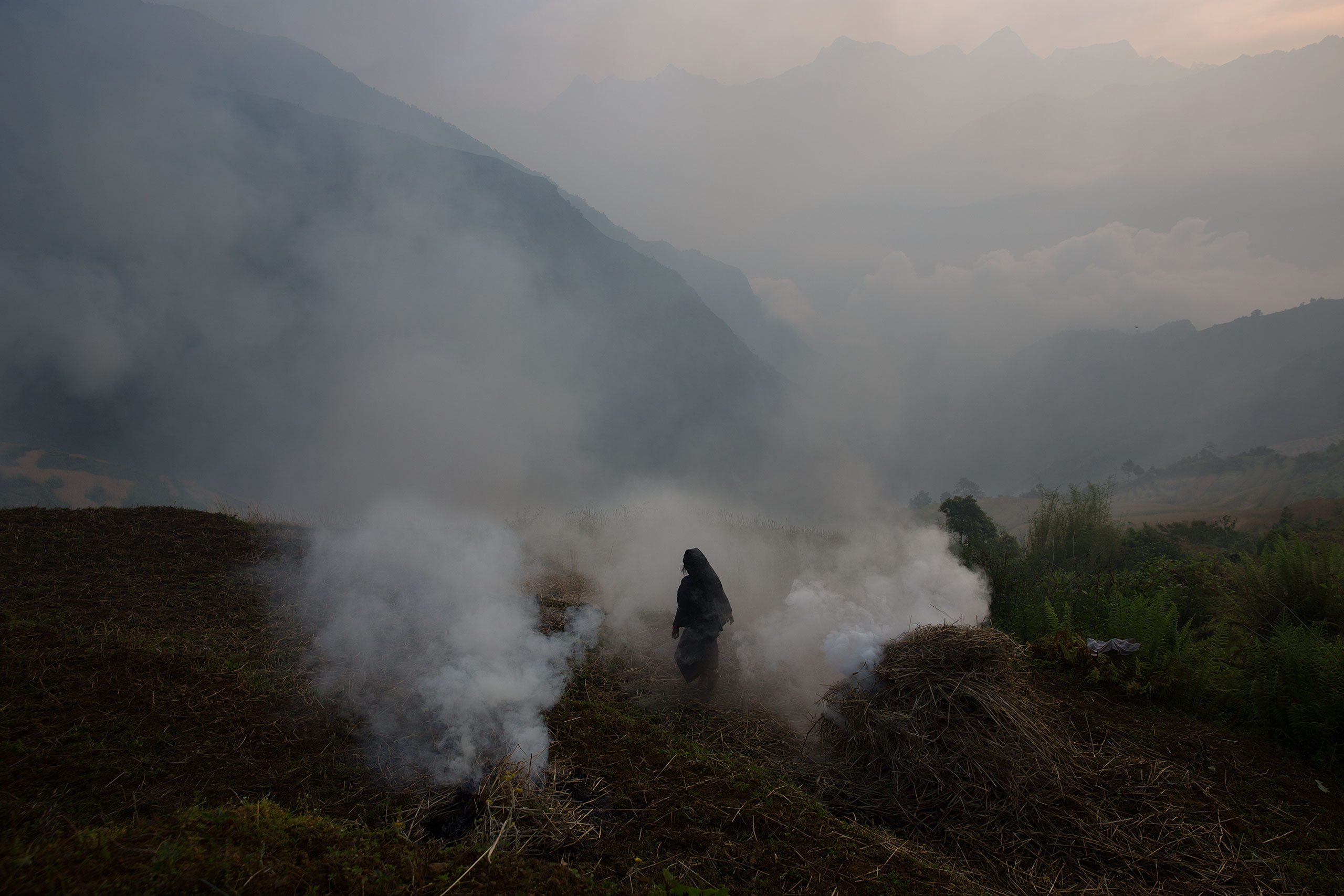Nepal earthquake. Gumda Village, in Ghorka district. 5 people died and 14 are still missing in landslides. Inhabitants salvaging building materials from their destroyed houses. Funeral of Rejina Gurung, 3 who was just discovered buried in the rubble. Her