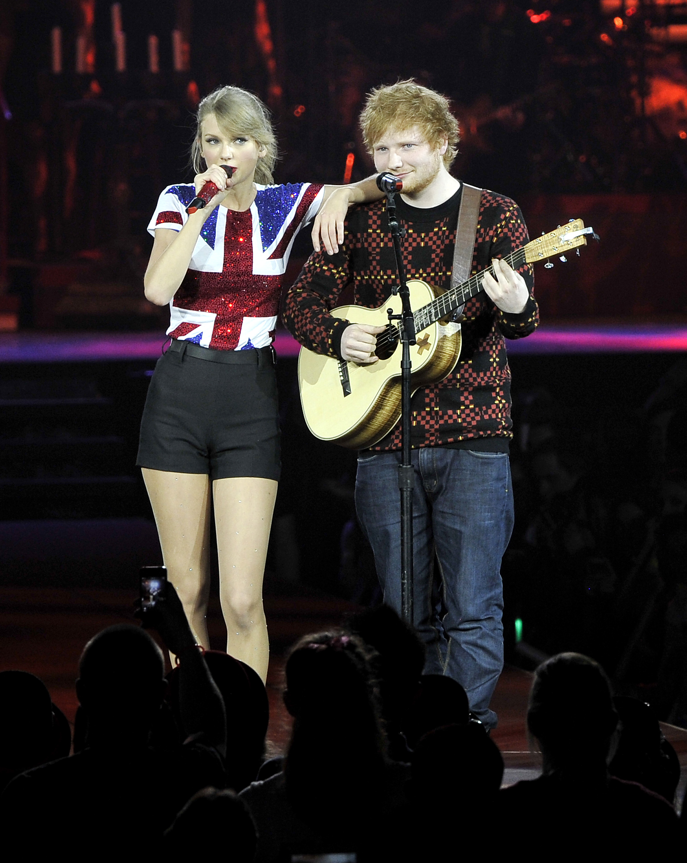 Taylor Swift Tops iTunes Canada Chart With 8 Seconds of Static