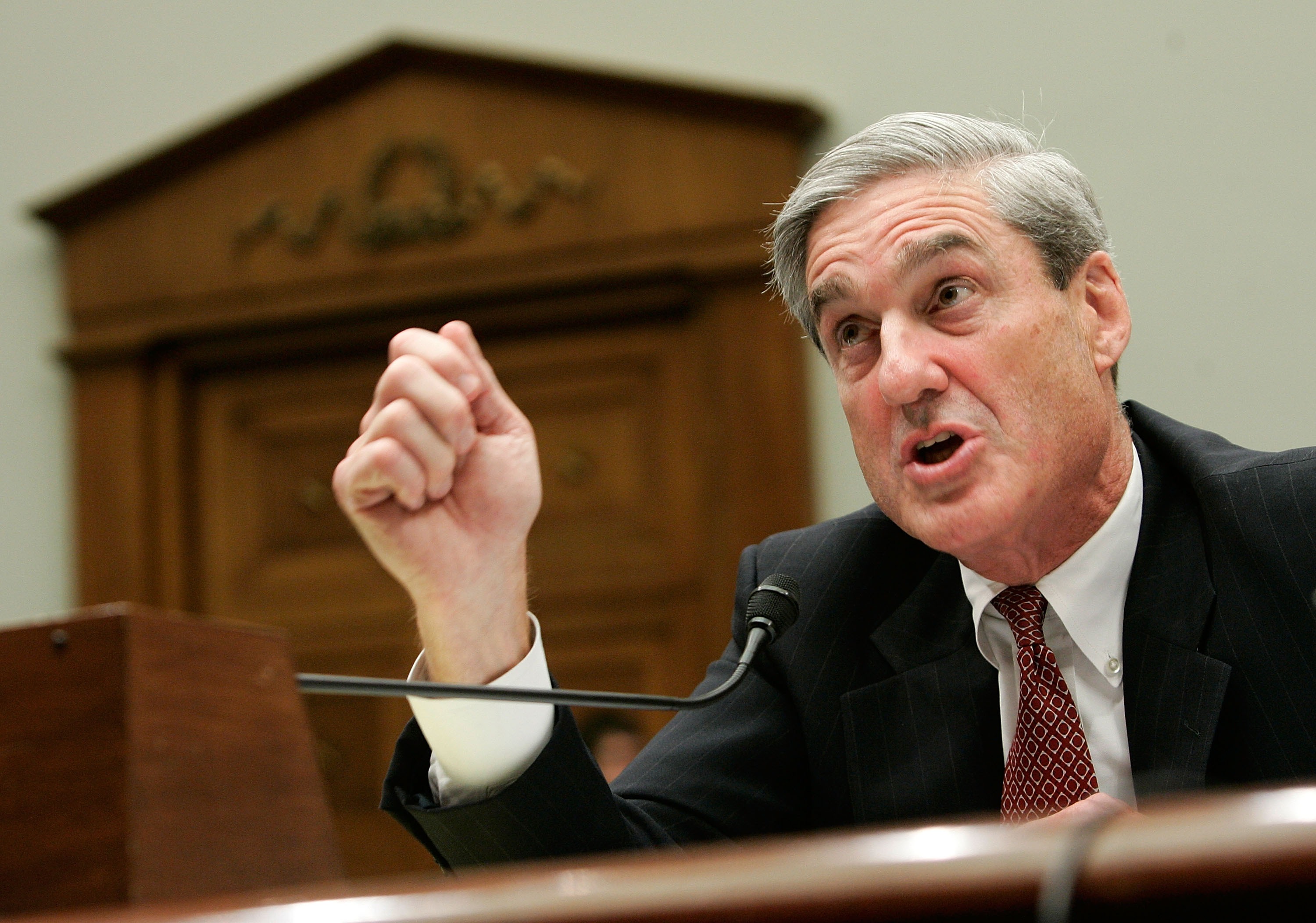People are killing the Mueller Report waiting time with memes.