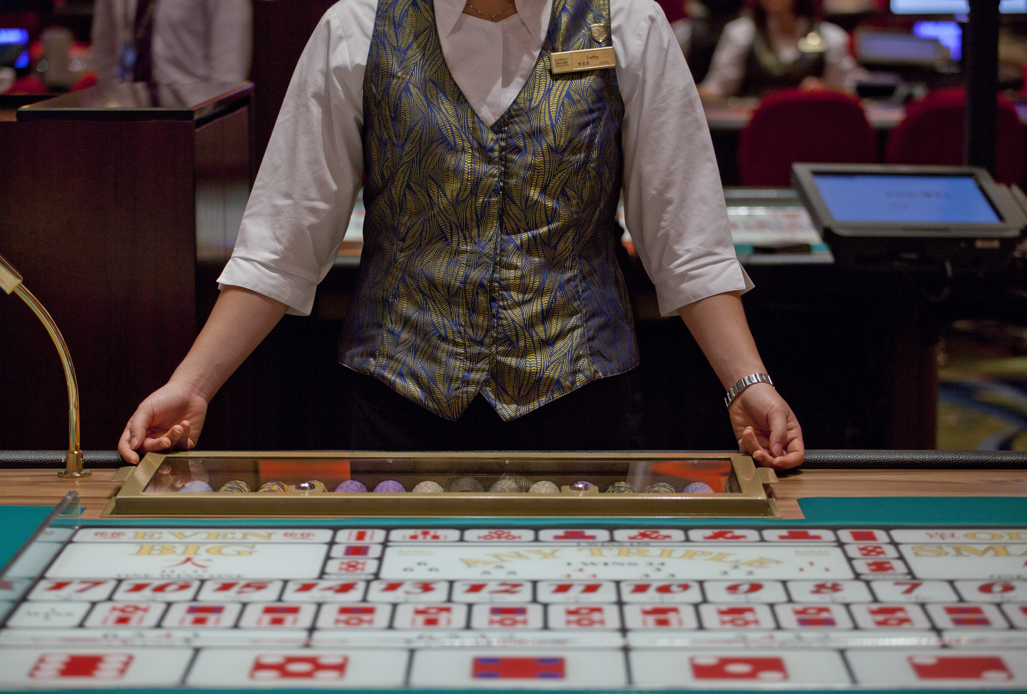 Las Vegas Sands deceived a Nevada court in an attempt to stall a lawsuit by the former head of its Macau operations, a state judge ruled on Friday, fining the casino operator and abridging its right to object in a fight over key evidence. REUTERS/Tyrone 