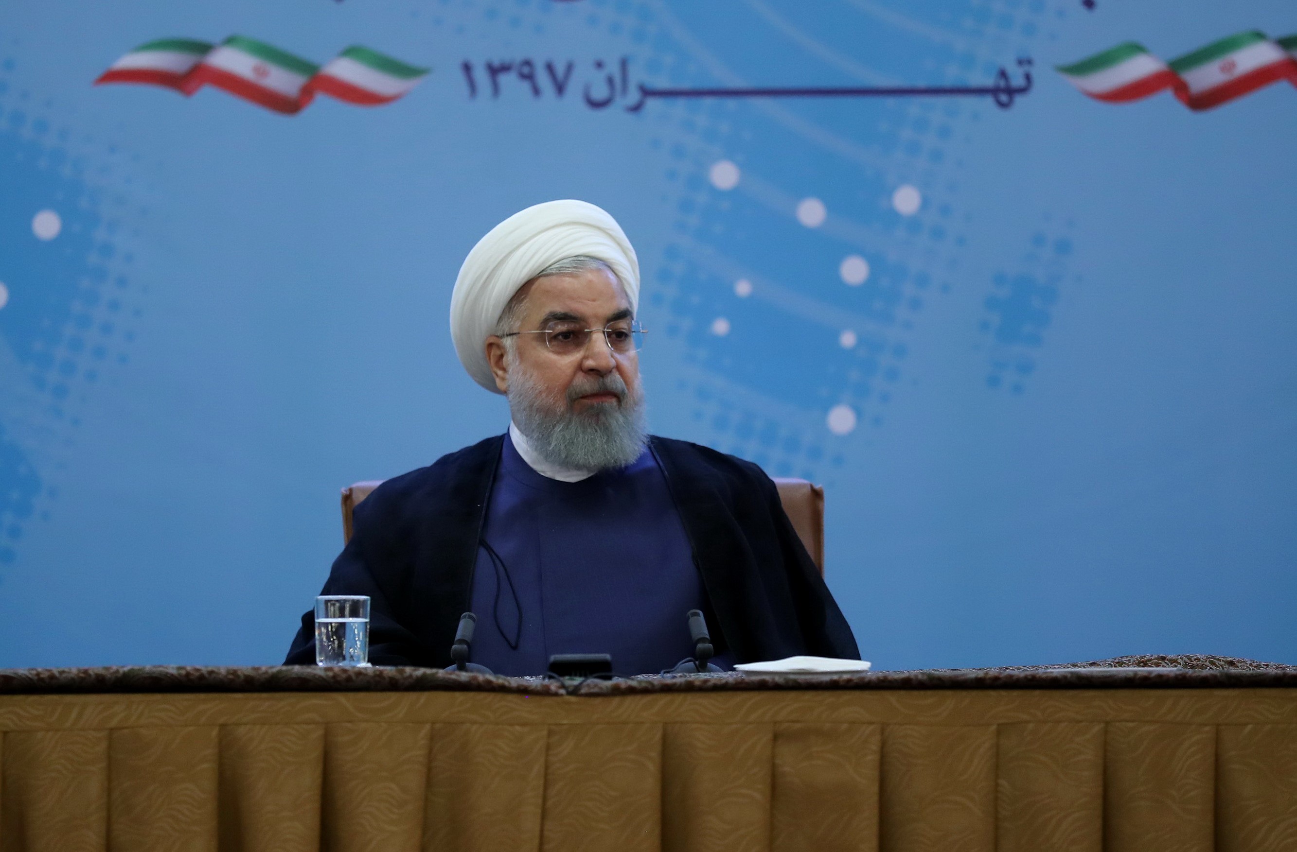 Rouhani holds a meeting