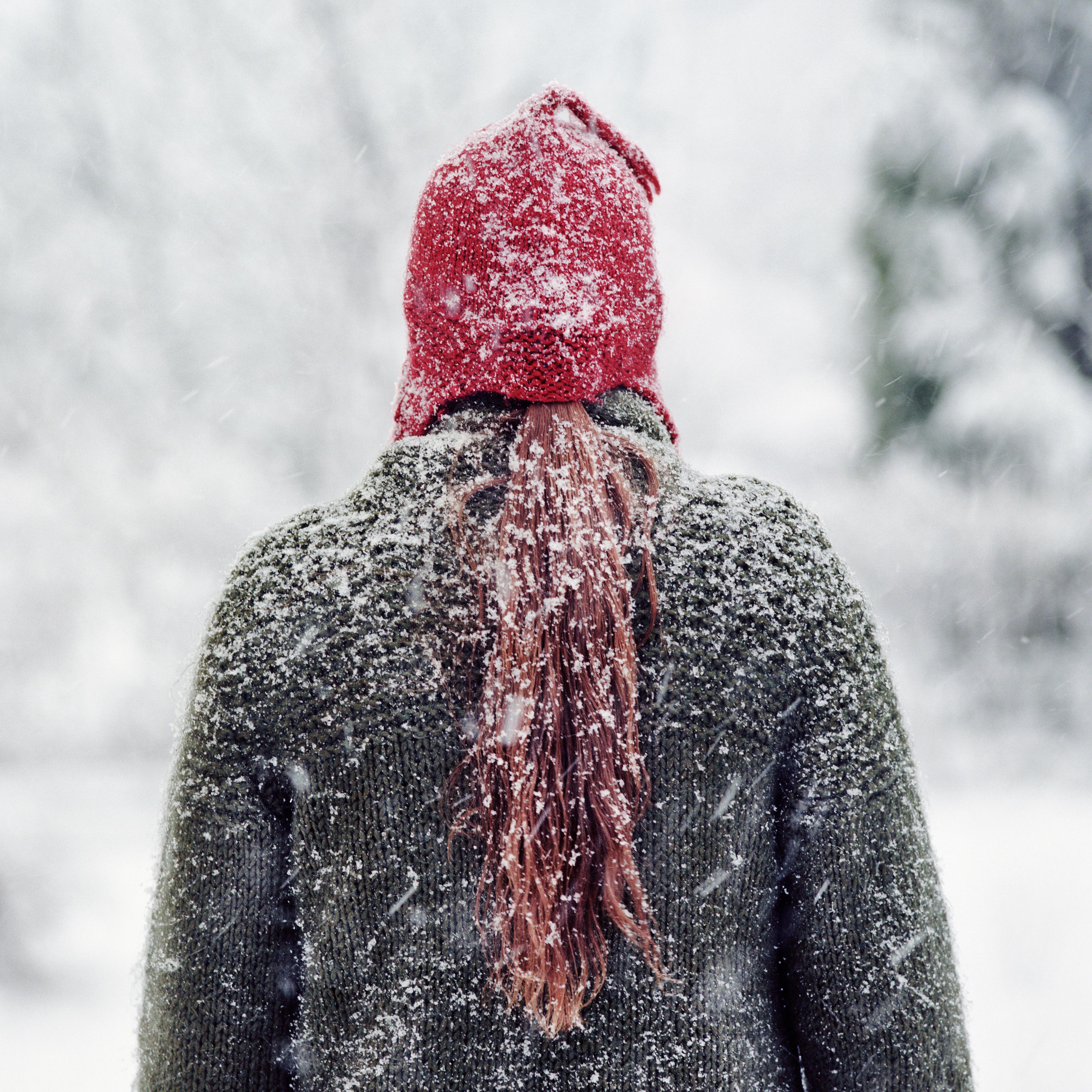 woman-standing-snow
