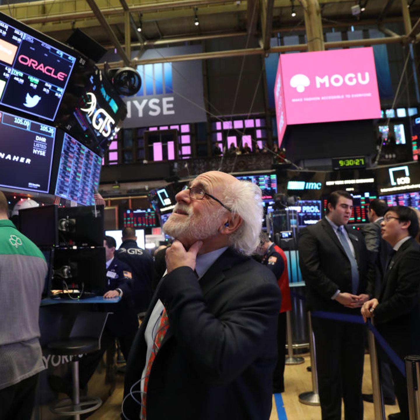 Stocks On NYSE Open Fall Over 400 Points After Opening Bell