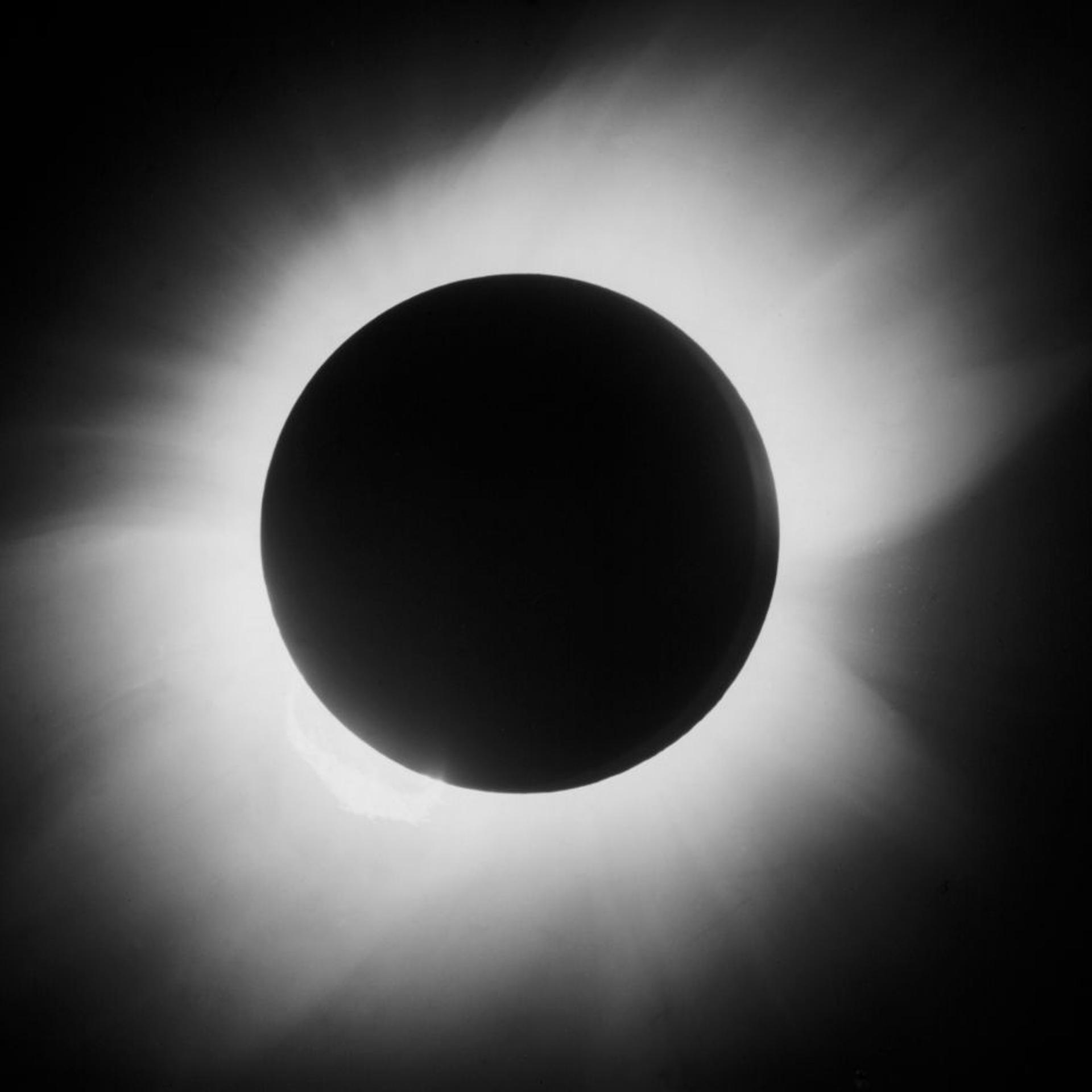 Total solar eclipse, 29 May 1919.