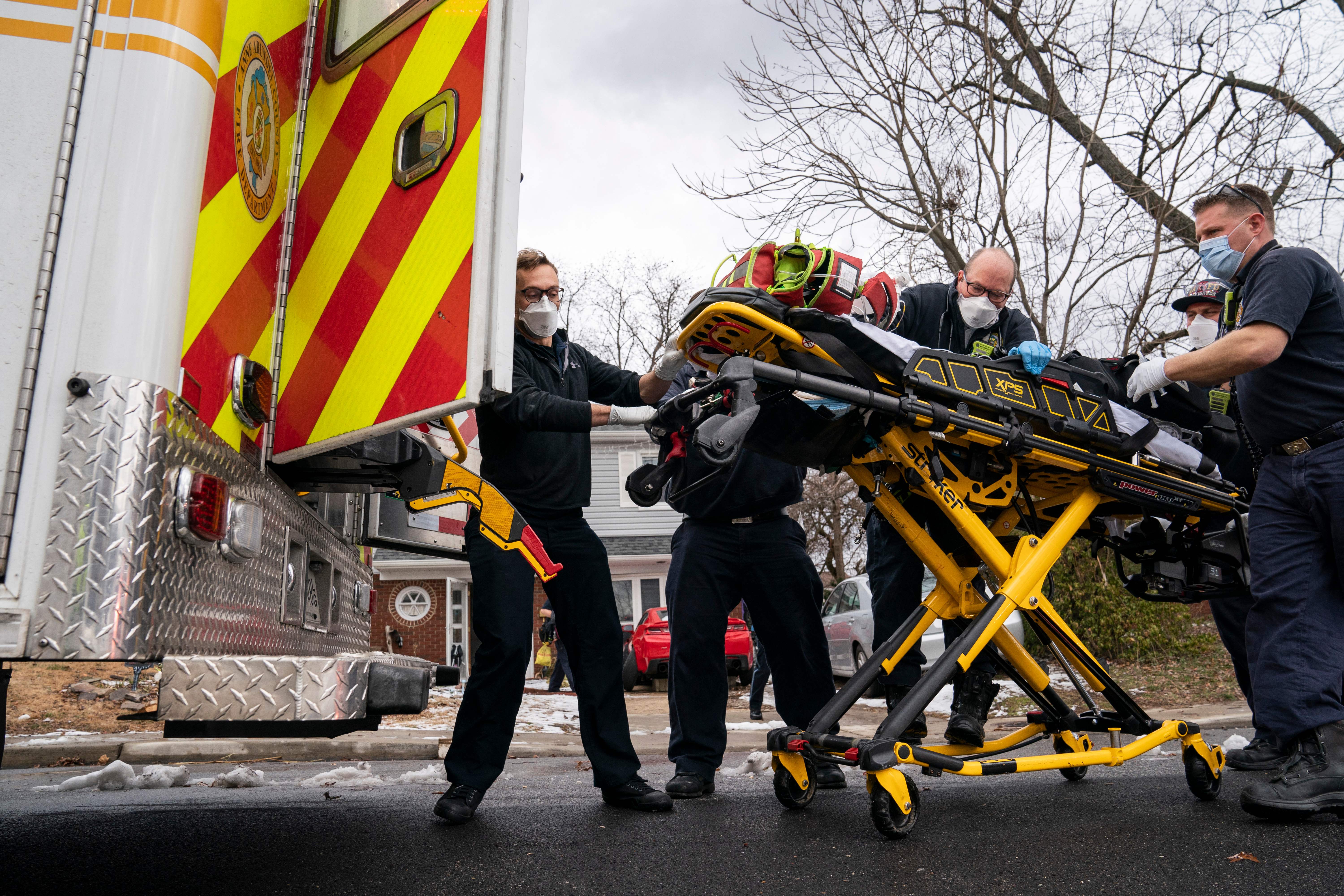 US-COVID-HEALTH-FIRST-RESPONDER
