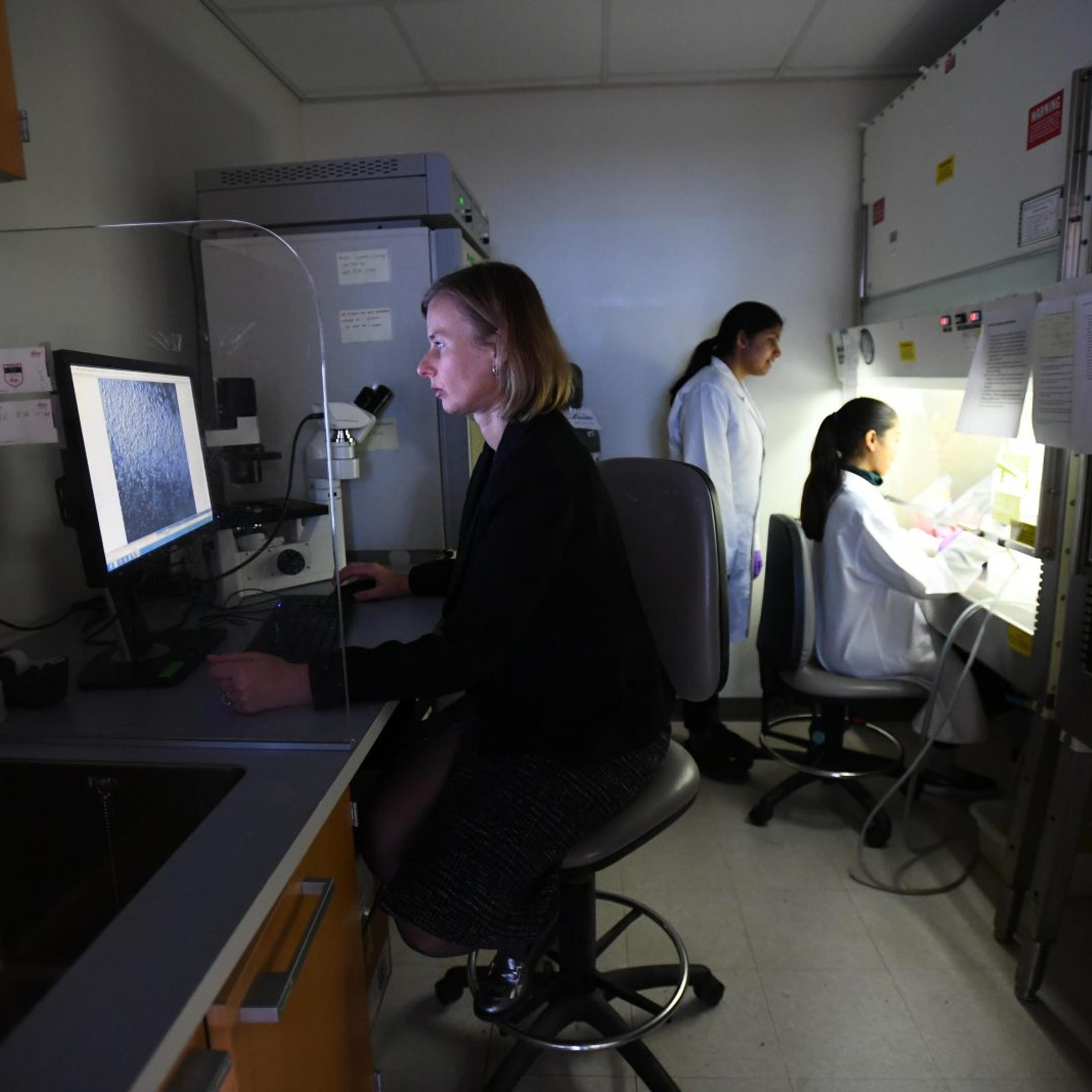Dr. Ula Jurkunas in the laboratory