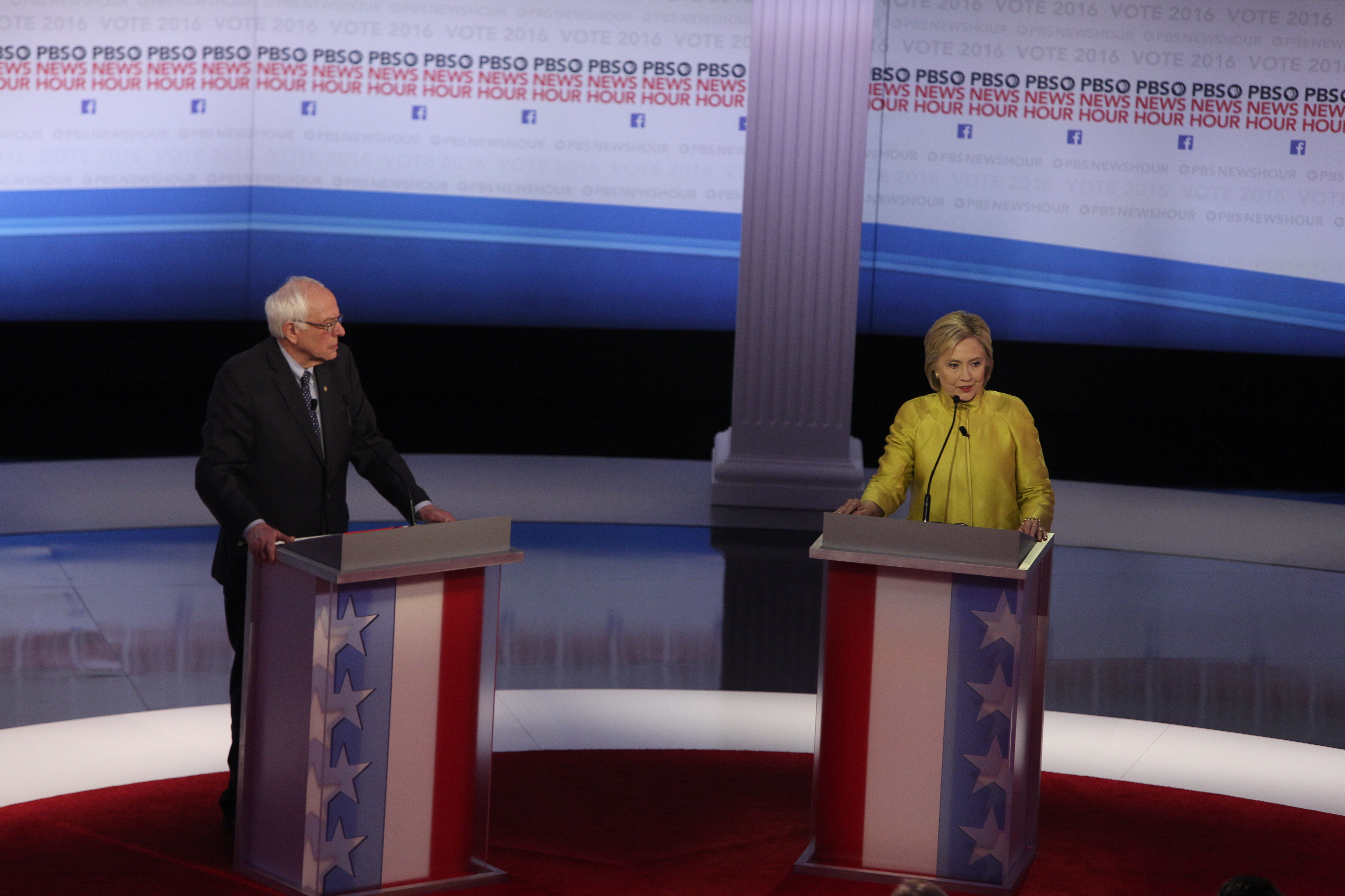 US-VOTE-DEMOCRATS-DEBATE