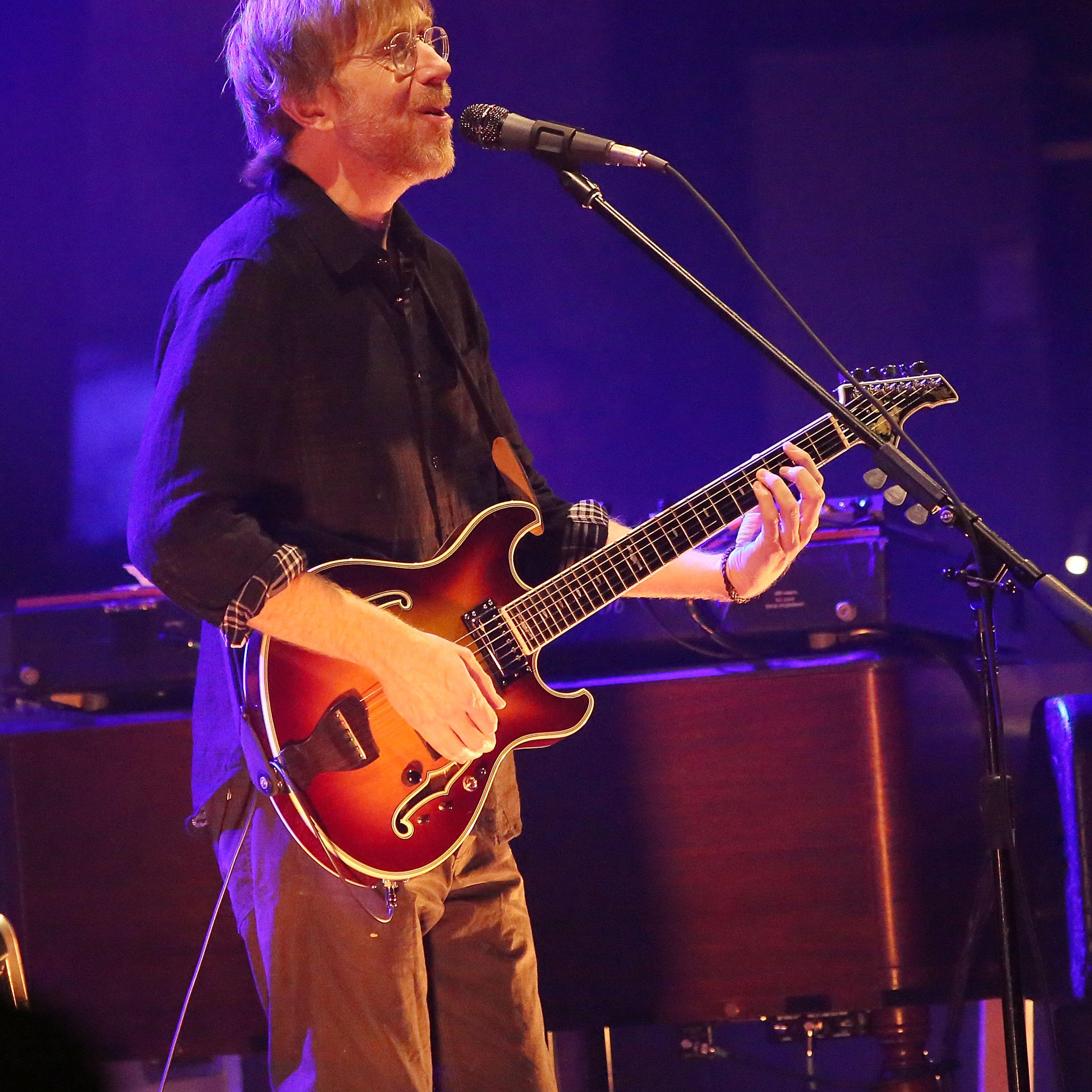 at Beacon Theatre on December 11, 2014 in New York City.