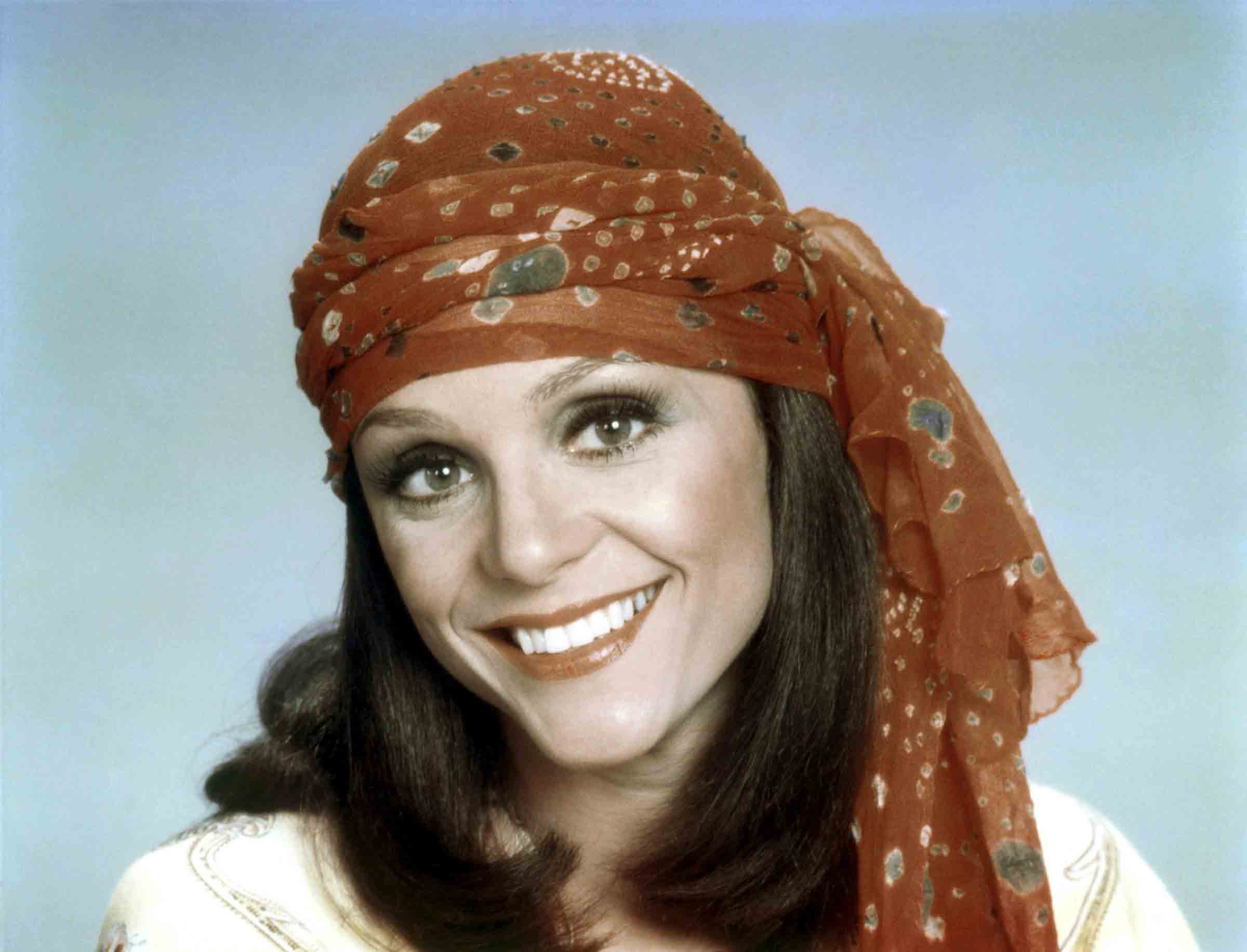Harper’s Rhoda headscarf—seen here in a mid-1970s publicity still from the show—became her signature look