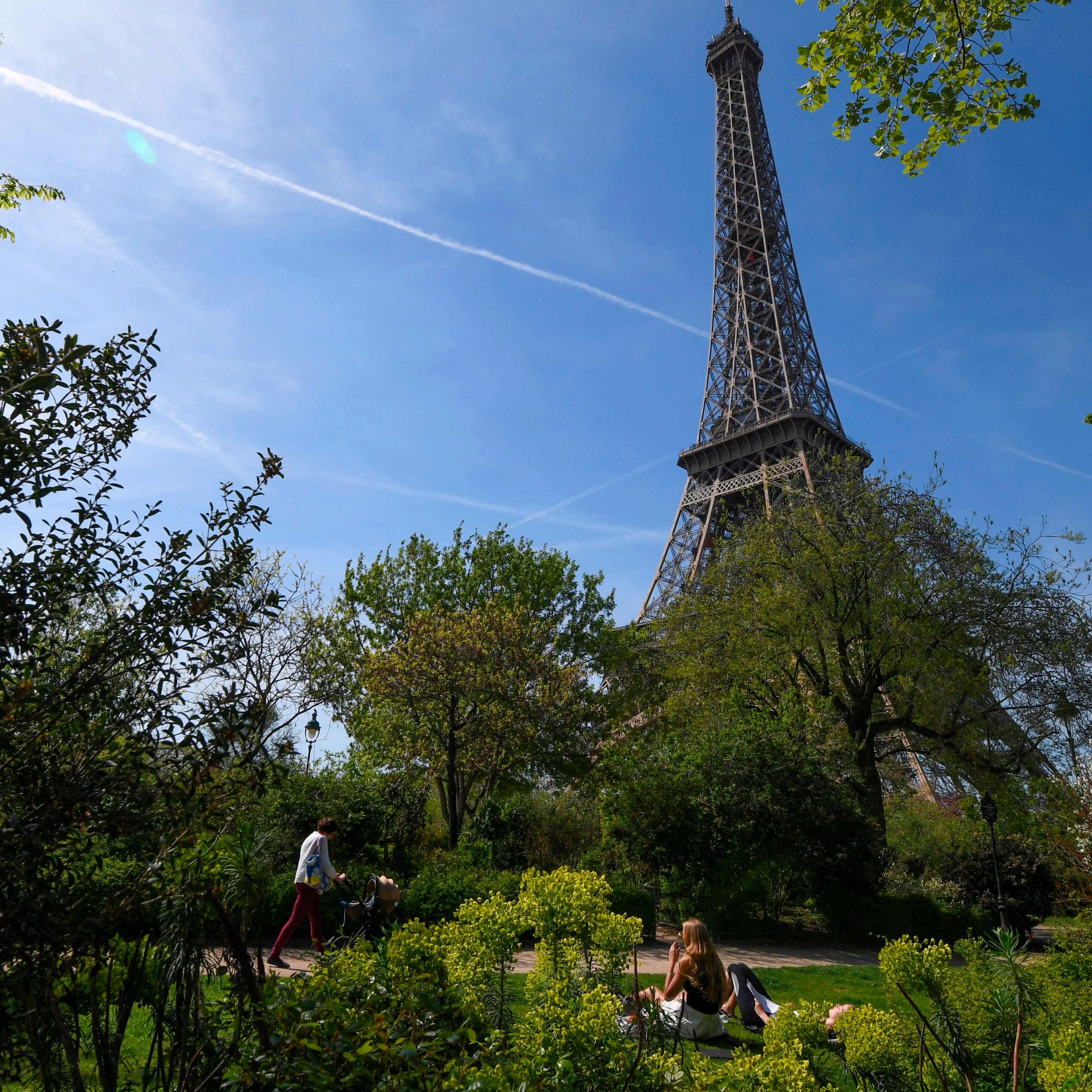 FRANCE-LIFESTYLE-LEISURE-TOURISM-WEATHER-FEATURE