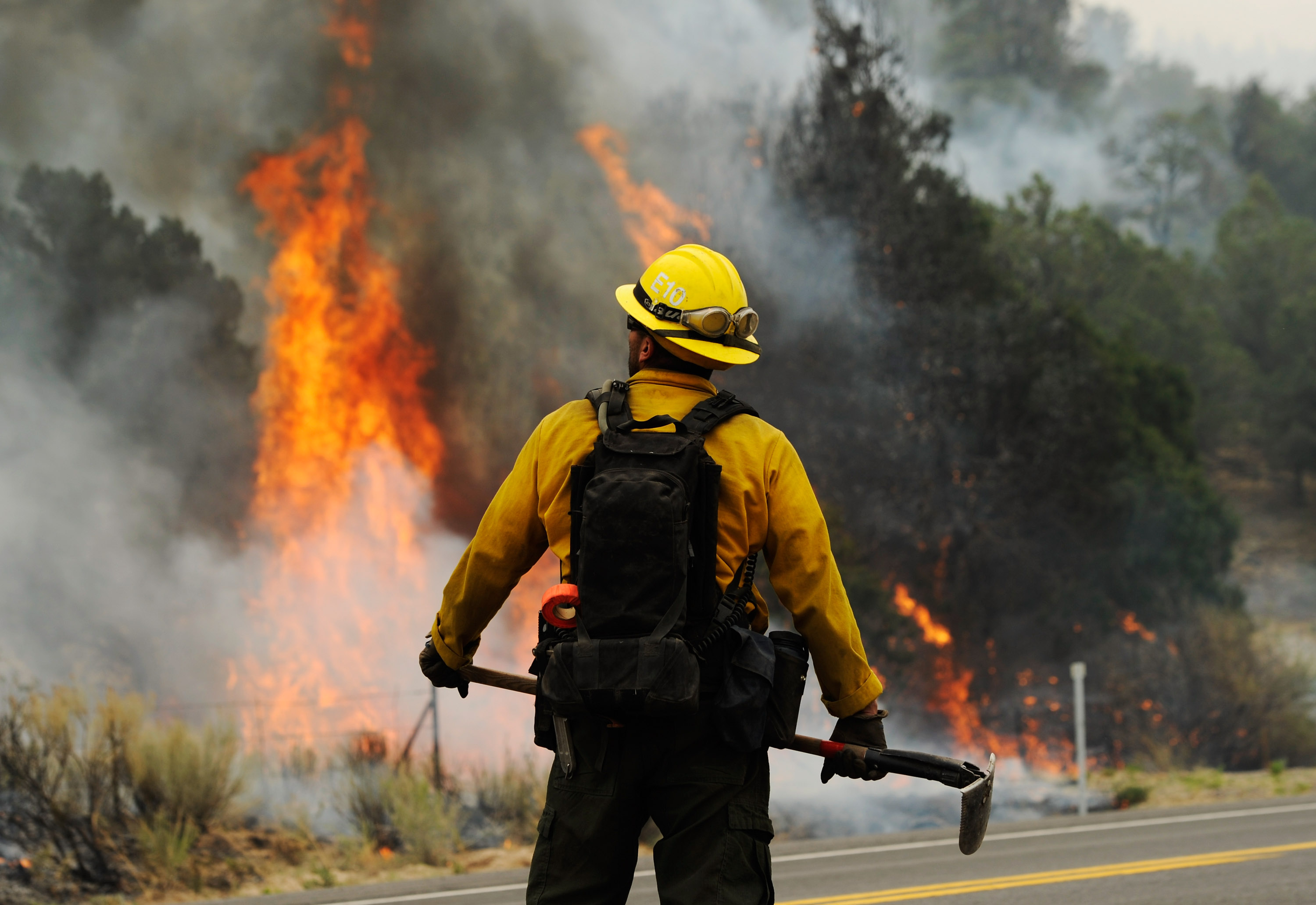 Massive Arizona Wildfire Spreads, Threatening Nearby Towns