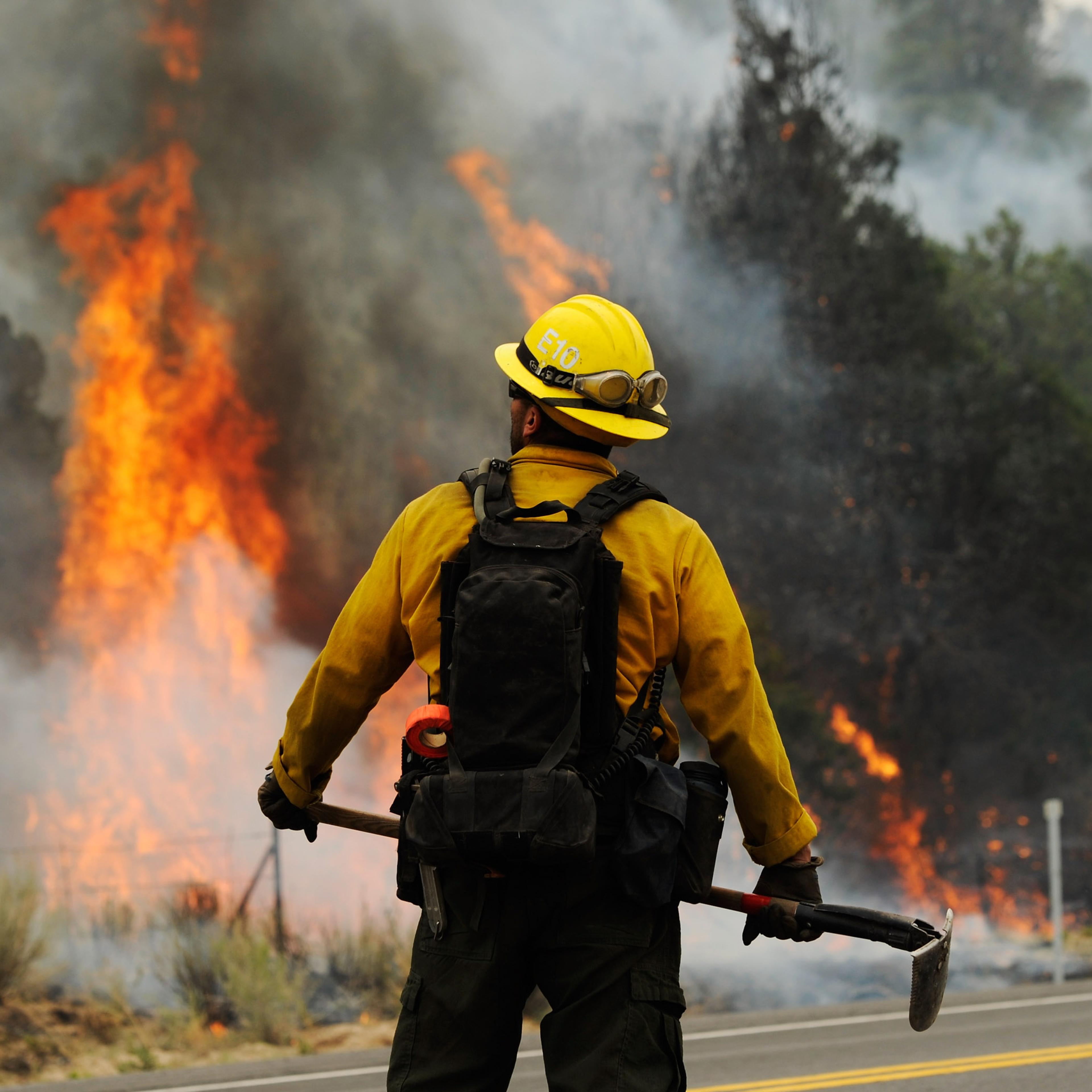 Massive Arizona Wildfire Spreads, Threatening Nearby Towns