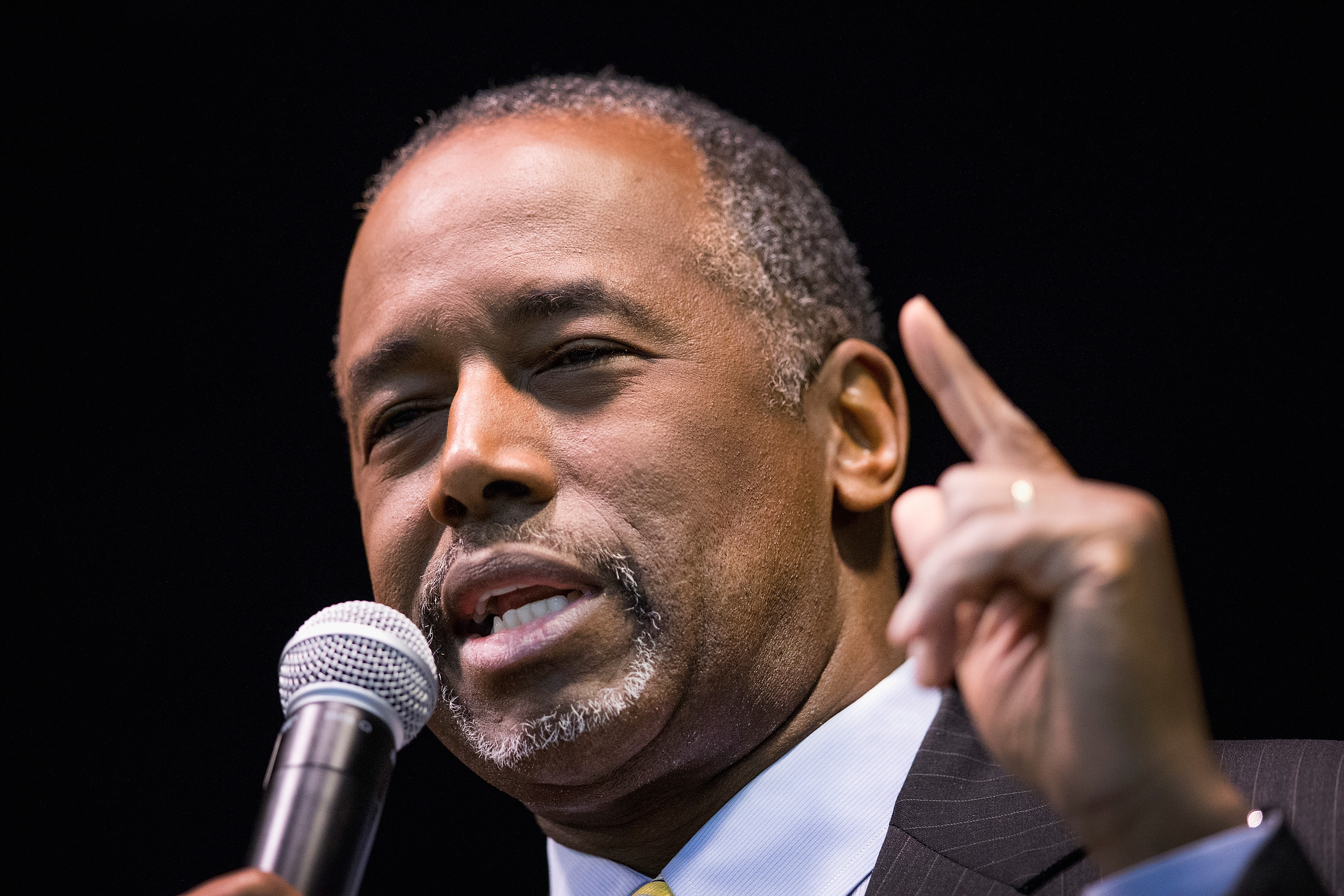Ben Carson speaks to guests at a barbeque hosted by Jeff Kauffman, chairman of the Republican party of Iowa in Wilton, Iowa on Nov. 22, 2015.