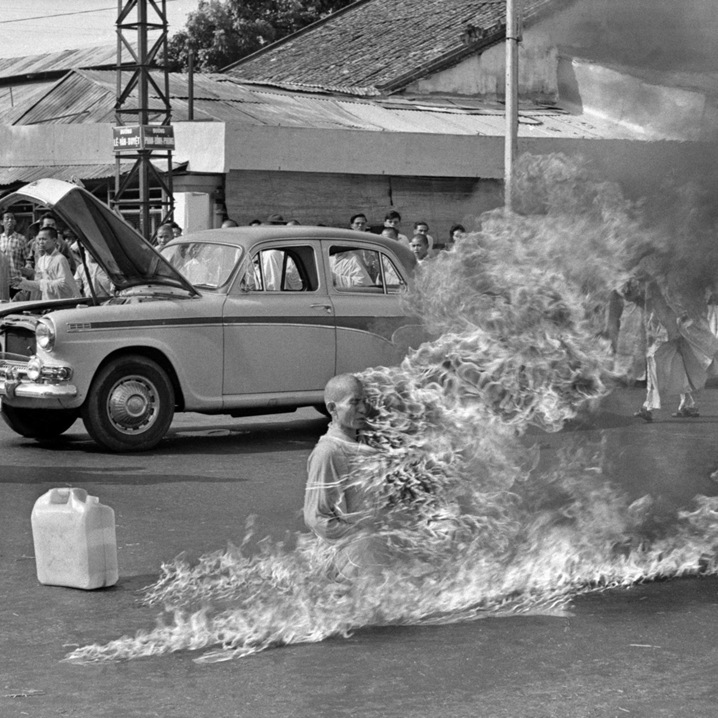 Quang Duc sat still as he was engulfed in flame.
