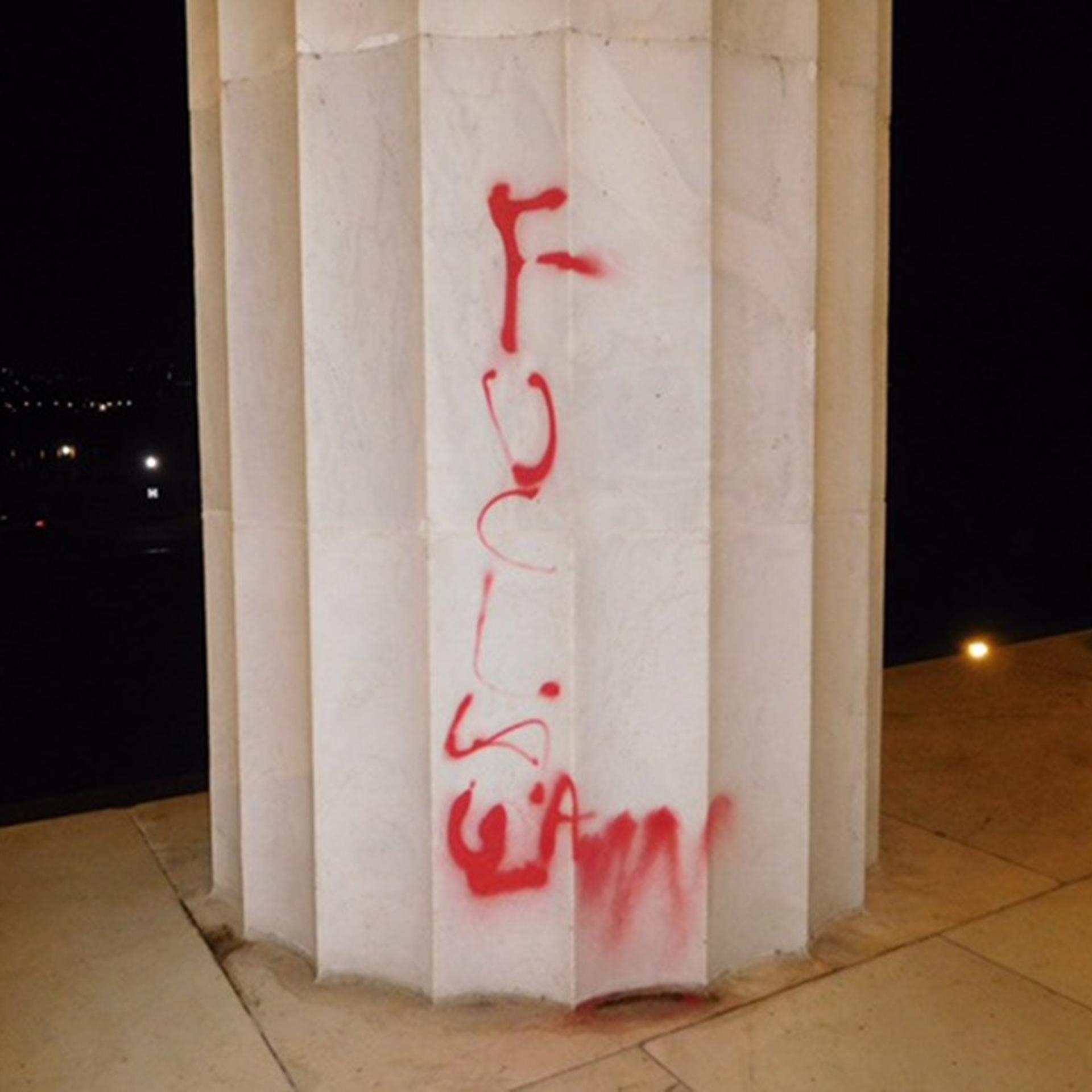 Lincoln Memorial Vandalized with Graffiti