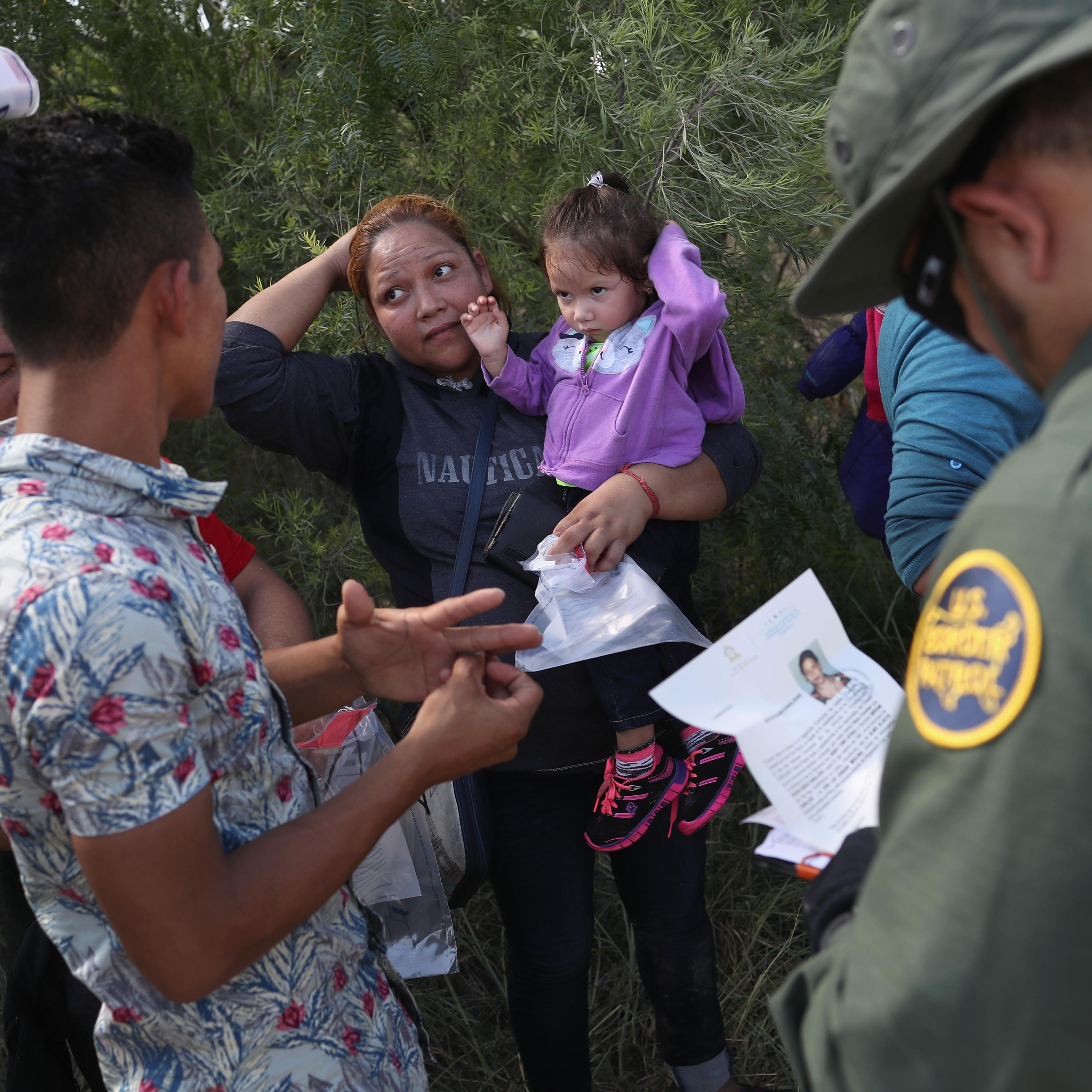 Border Patrol Agents Detain Migrants Near US-Mexico Border