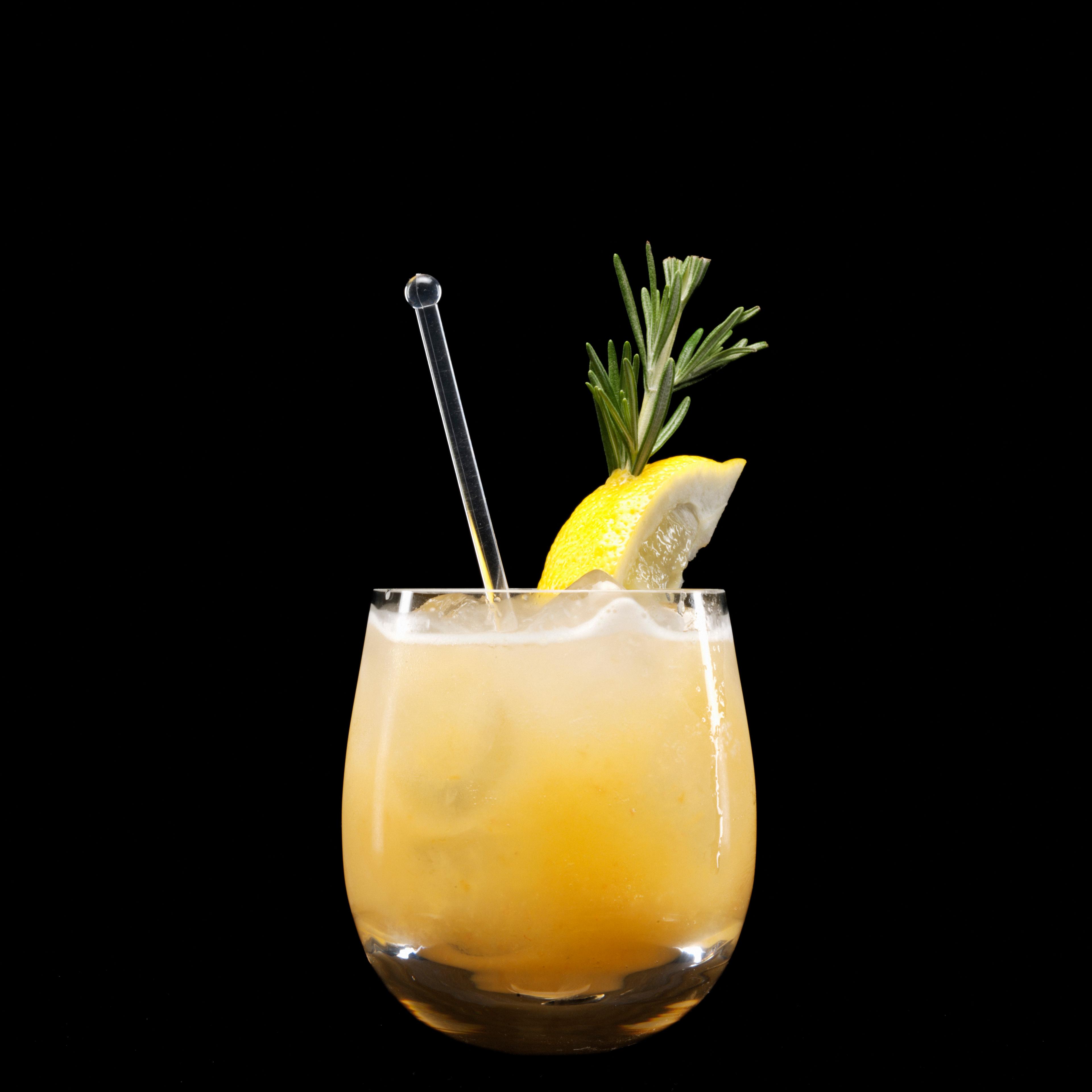 lemon-rosemary-cocktail