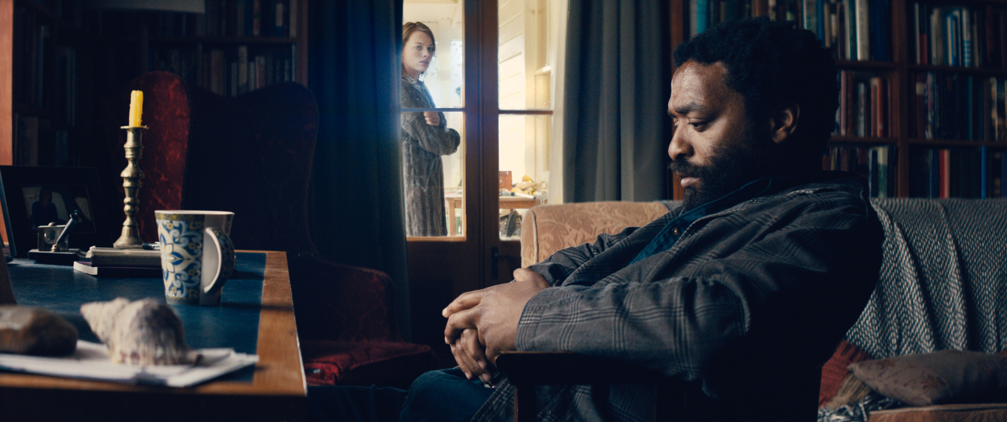 Margot Robbie and Chiwetel Ejiofor in <em>Z for Zachariah</em>