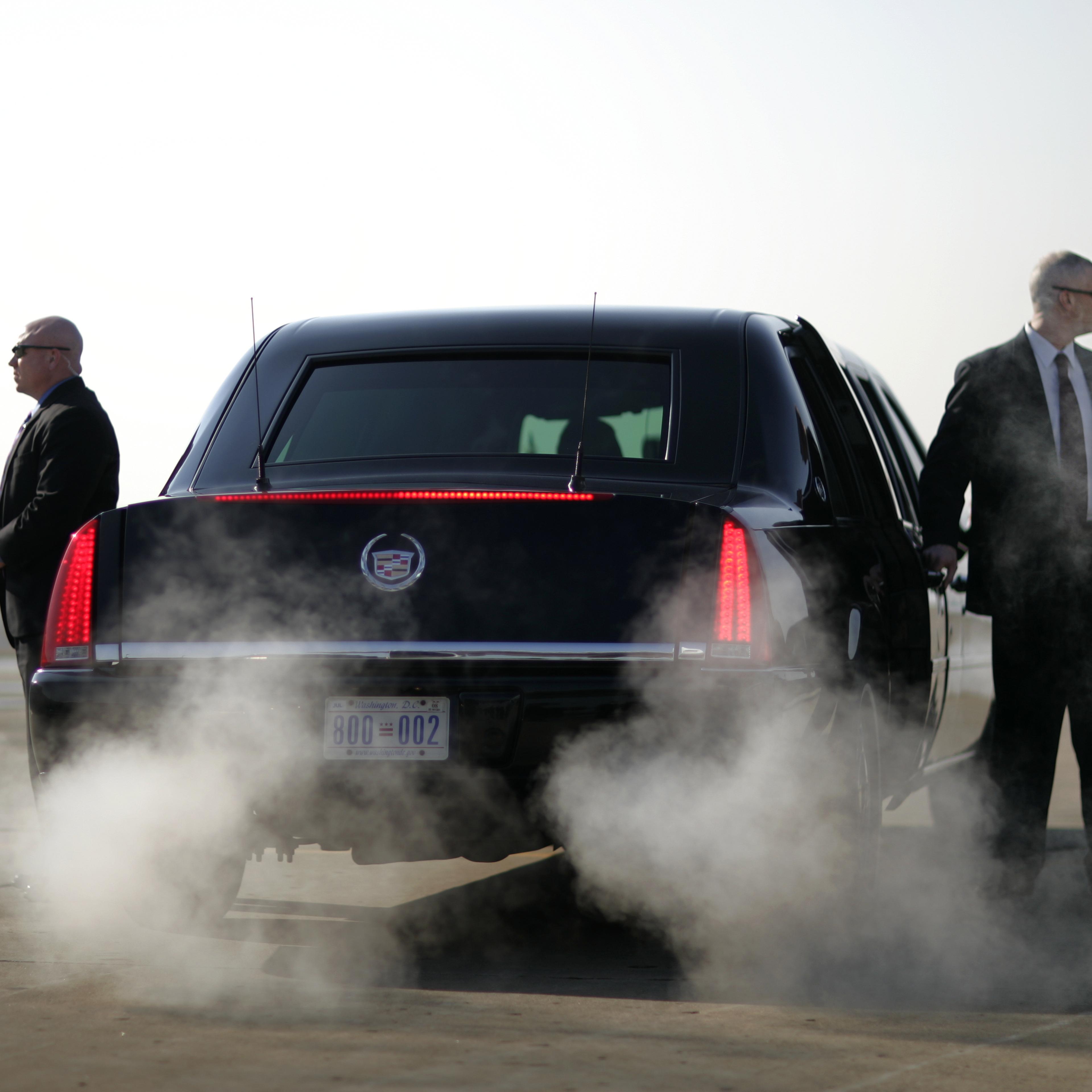 USA - Politics - Secret Service Agents Watch the President's Limousine