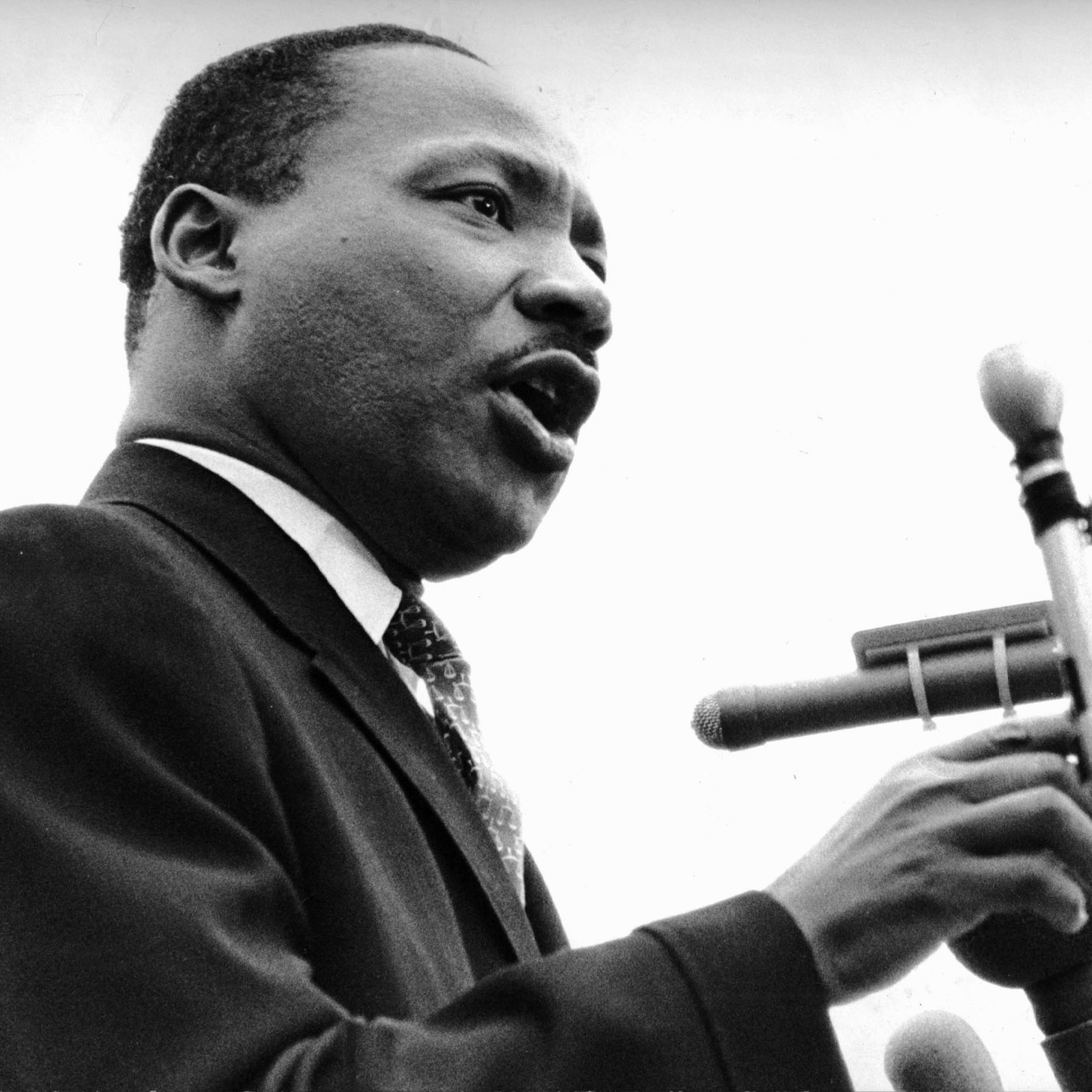 At United Nations Plaza, the Rev. Dr. Martin Luther King Jr. told an estimated 125,000 peace marchers that the United States should end the bombing of North Vietnam