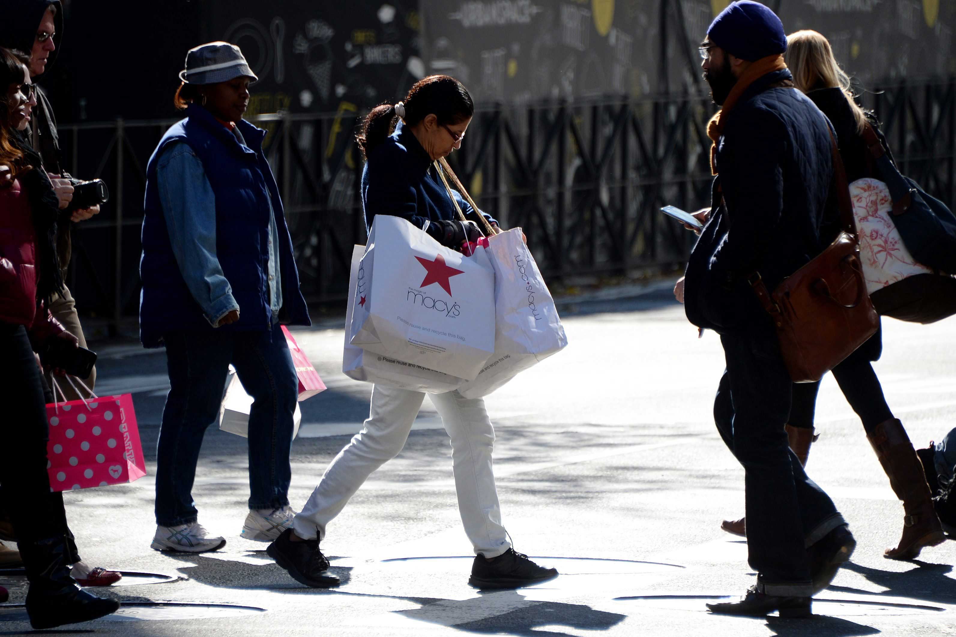 People carry shopping bags in New York, Nov. 14, 2014.