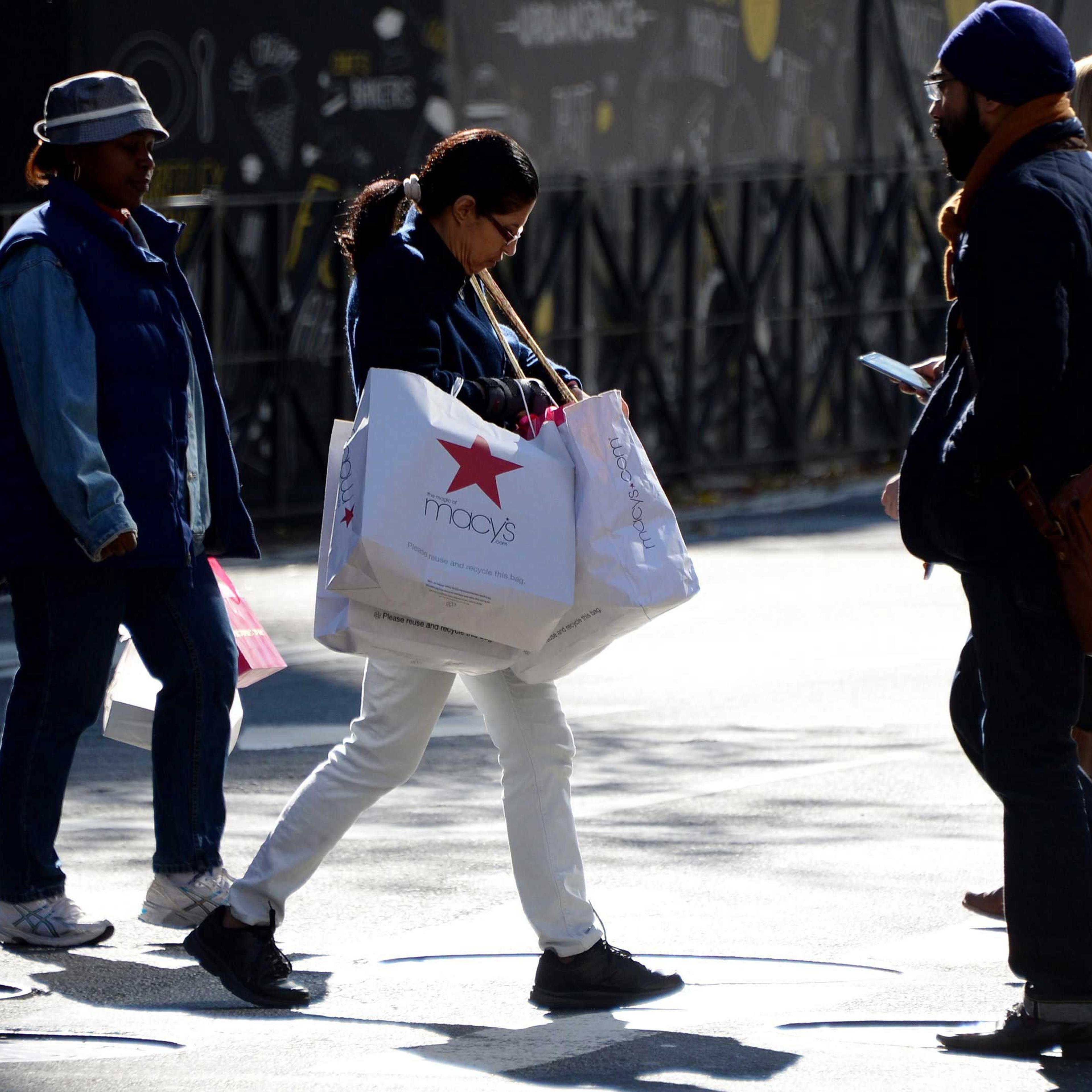 People carry shopping bags in New York, Nov. 14, 2014.