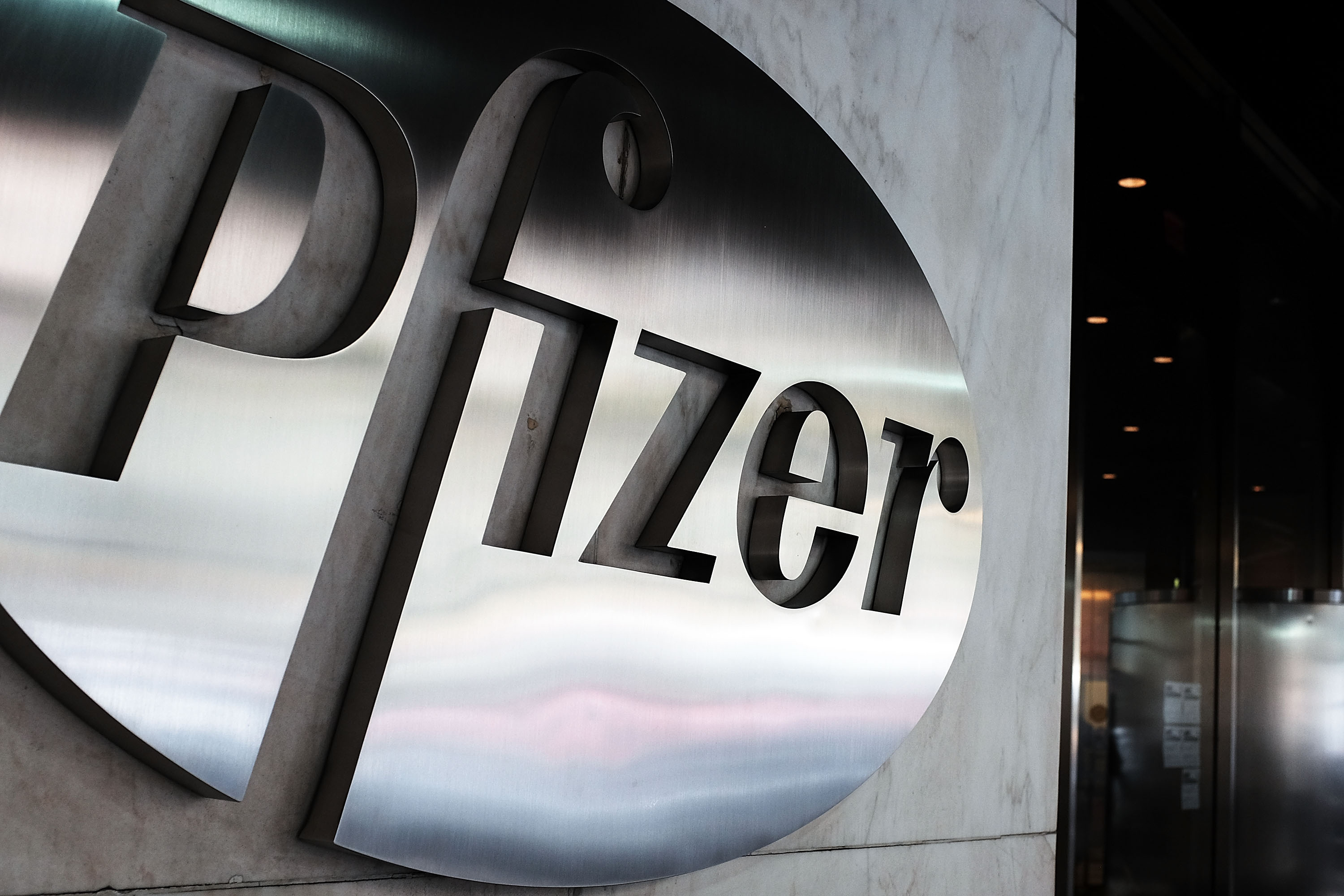 Pfizer In Merger Talks With Allergan PLC