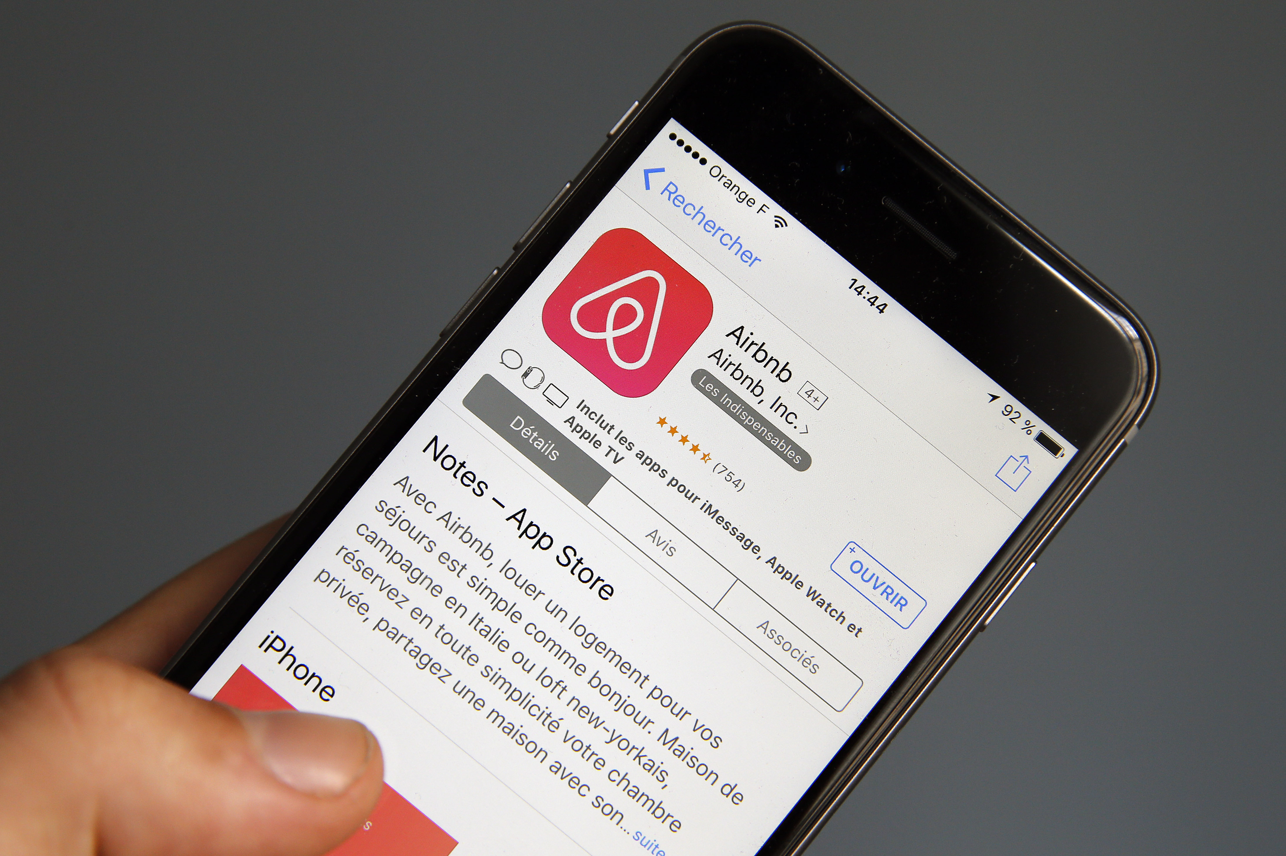 Paris City Hall Wishes To Reduce Annual Limits For Airbnb Users