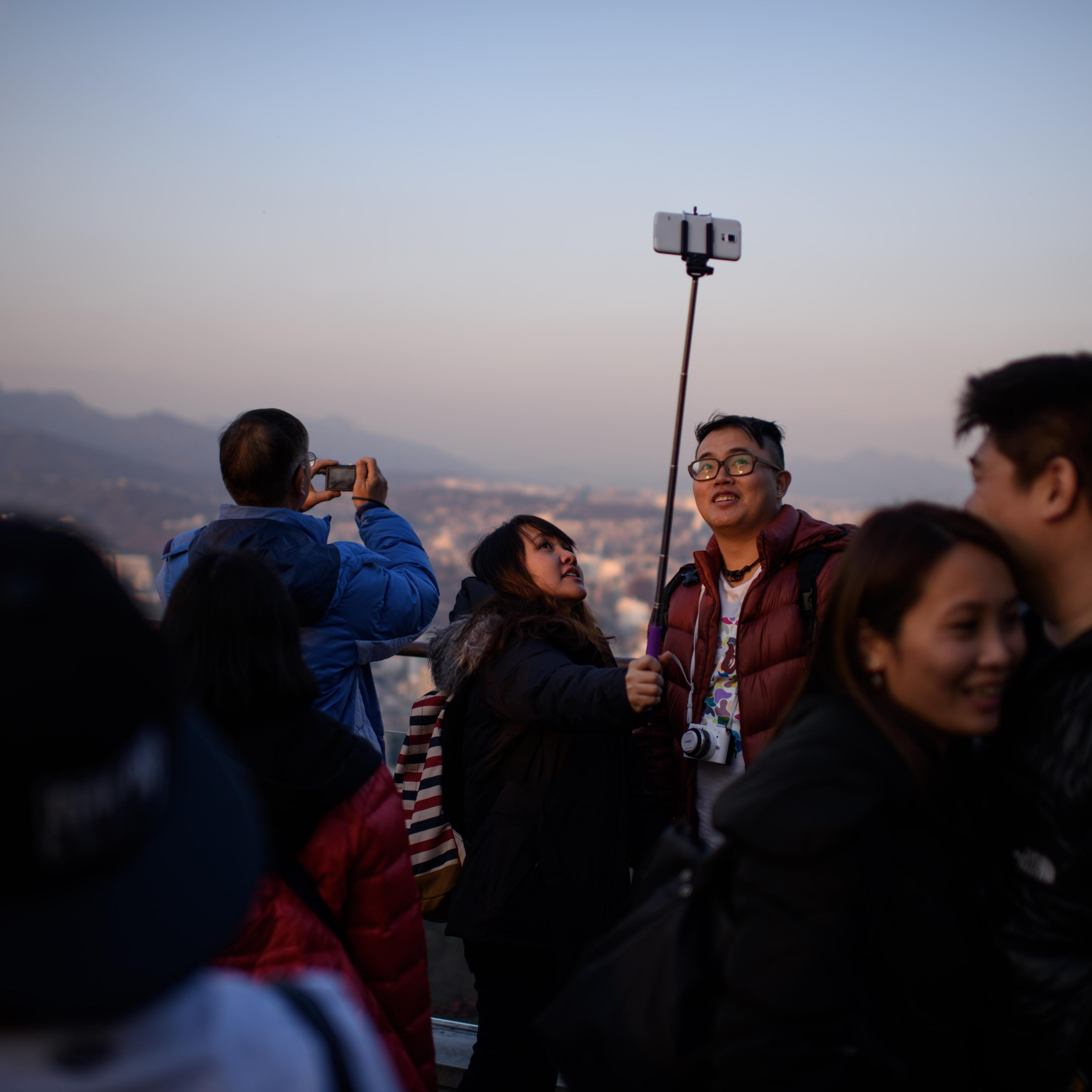 SKOREA-LIFESTYLE-TECHNOLOGY-CRIME-SELFIE