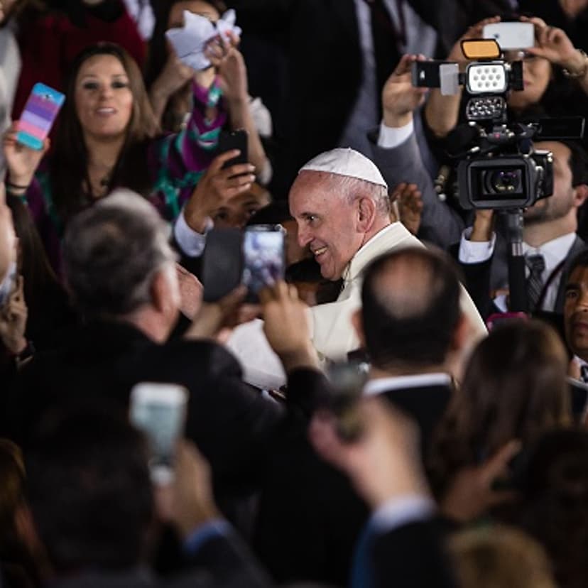 Pope Francis (C) attend a farewell ceremony with Mexican President Enrique Pena Nieto (C-R) and First Lady Angelica Rivera (not seen) at the Abraham Gonzalez International Airport in Ciudad Juarez, Mexico, Wednesday, Feb. 17, 2016.