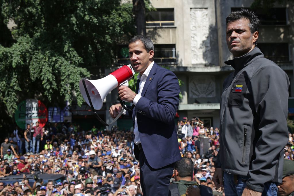 TOPSHOT-VENEZUELA-CRISIS-CLASHES-GUAIDO-LOPEZ