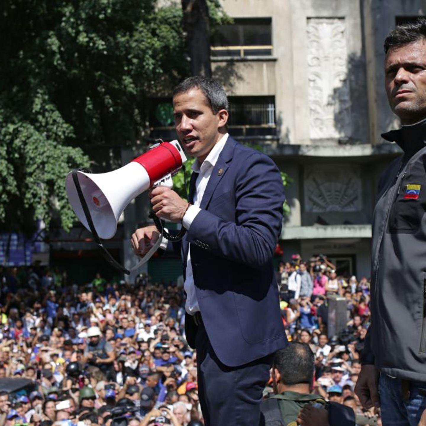 TOPSHOT-VENEZUELA-CRISIS-CLASHES-GUAIDO-LOPEZ