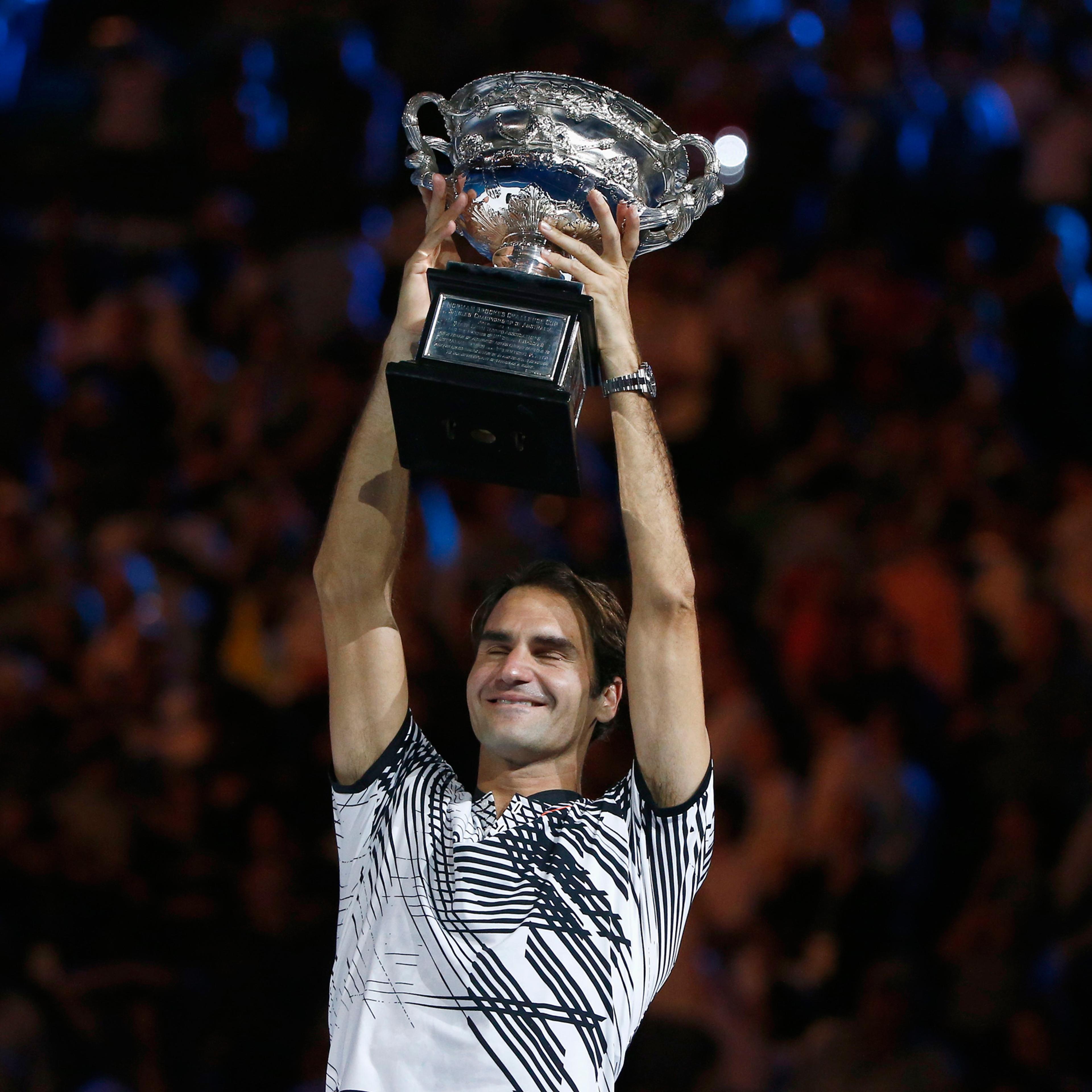 Tennis - Australian Open - Melbourne Park, Melbourne, Australia - 29/1/17 Switzerland's Roger Federer holds up the trophy after winning his Men's singles final match against Spain's Rafael Nadal. REUTERS/Thomas Peter TPX IMAGES OF THE DAY - RTSXVY7