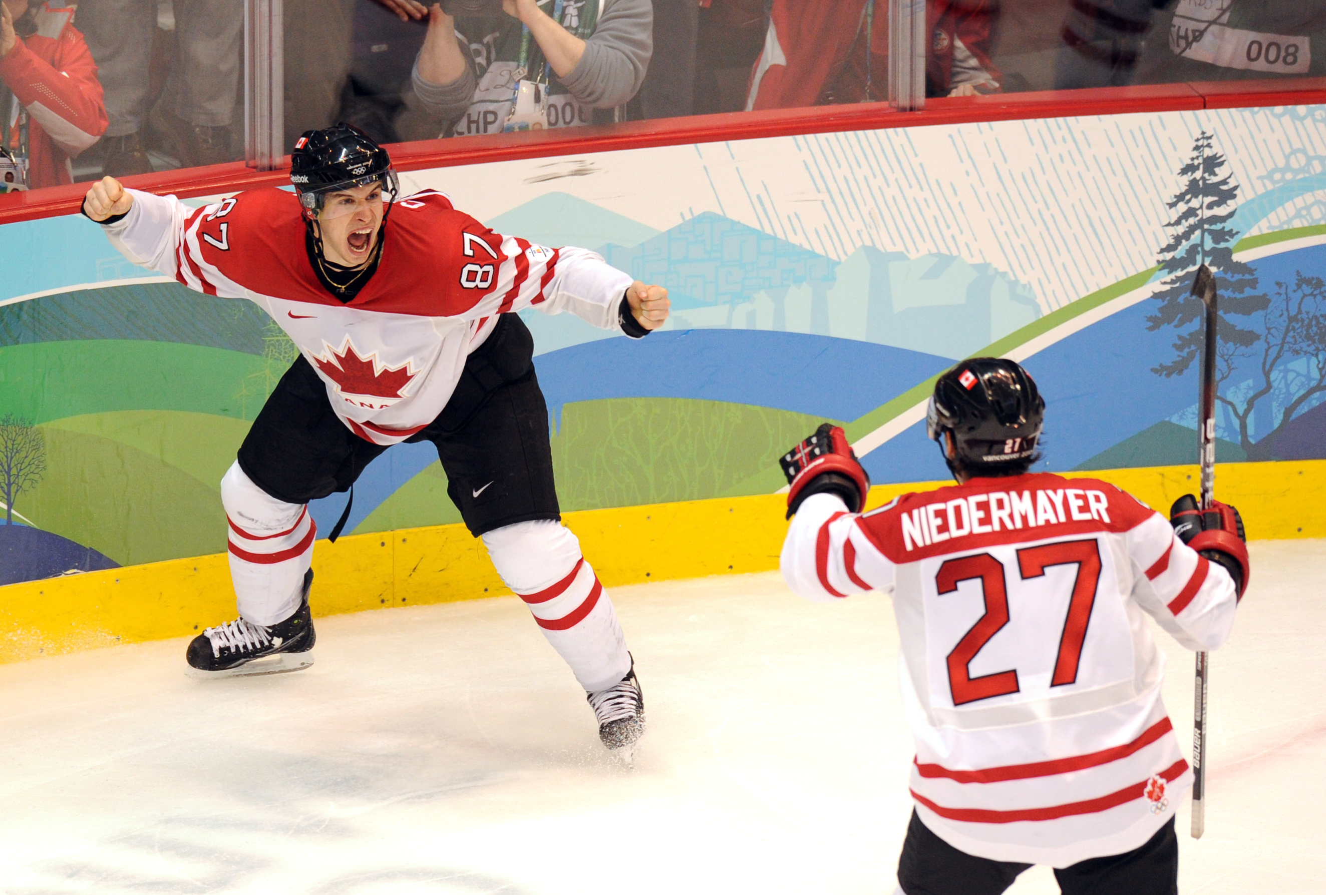 Canadian forward Sidney Crosby (87) and