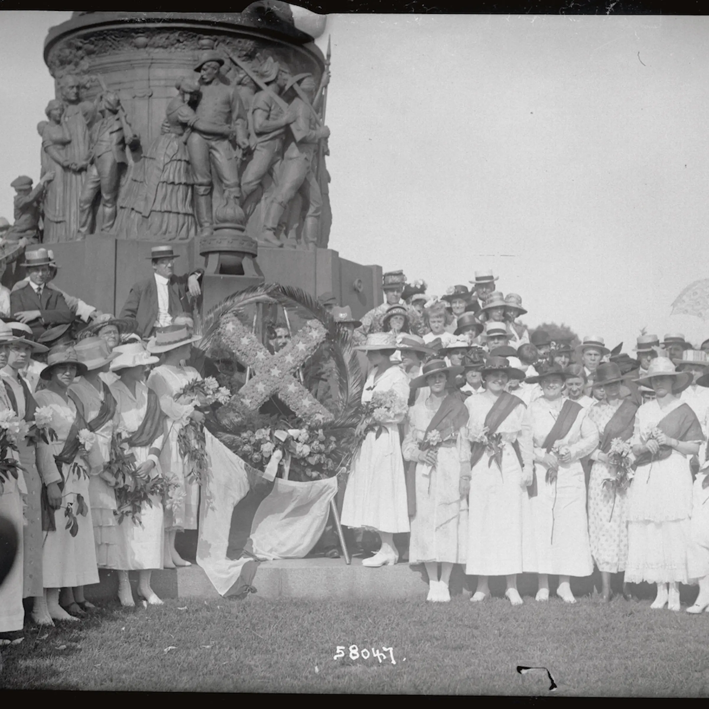 Confederacy Daughters Unveil Monument